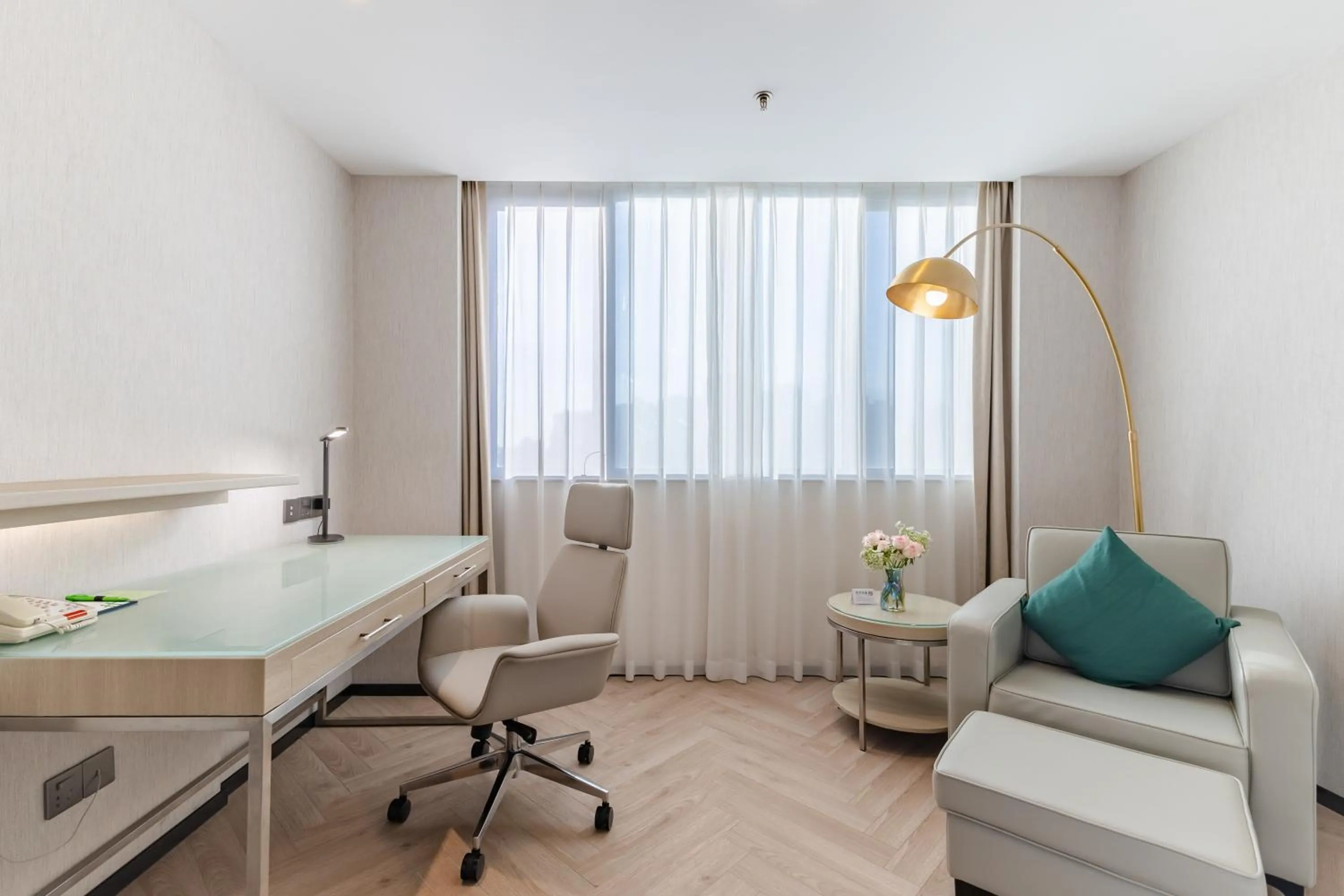 Seating area in Holiday Inn Shanghai Vista Near Jing'an Temple