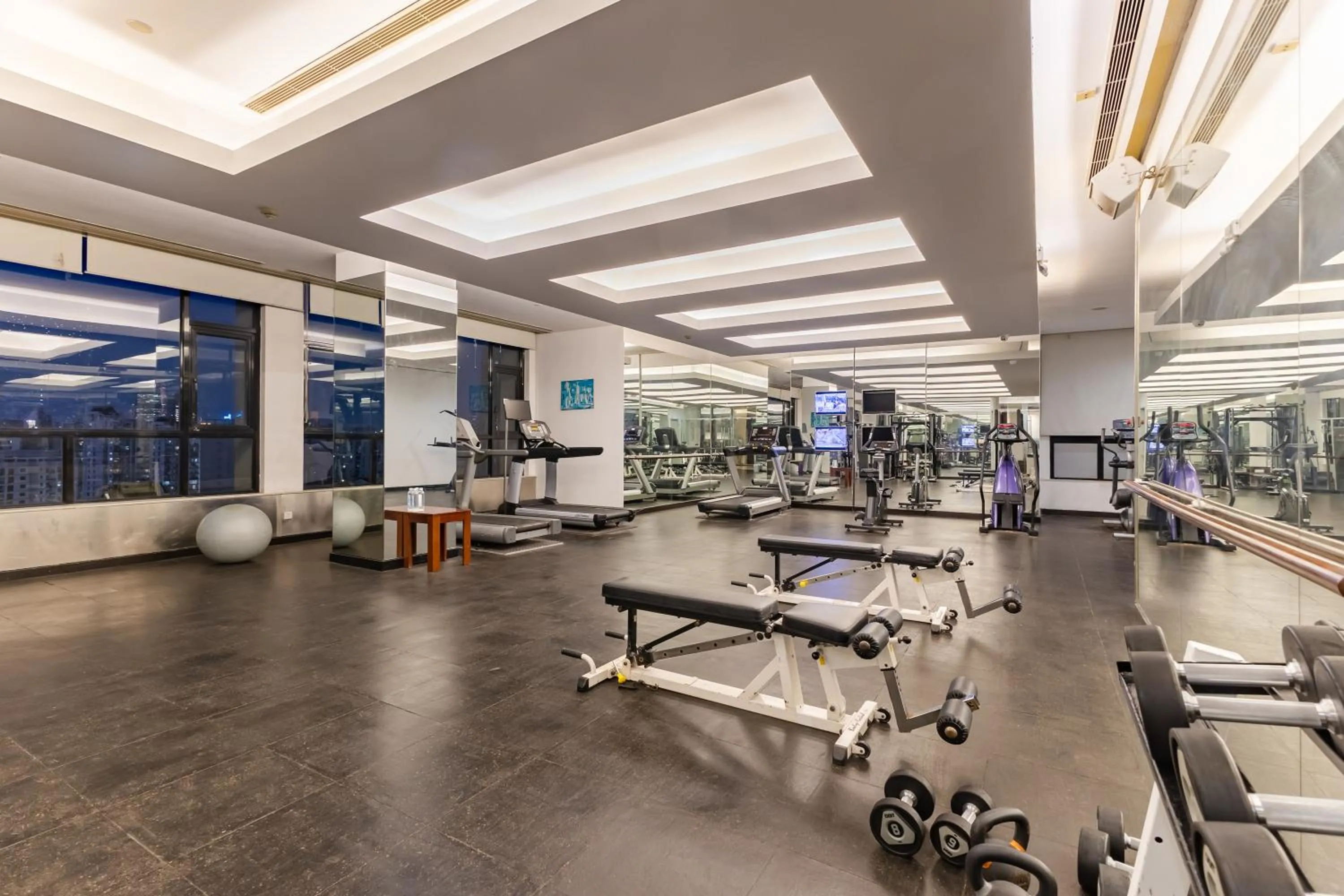 Fitness centre/facilities in Holiday Inn Shanghai Vista Near Jing'an Temple