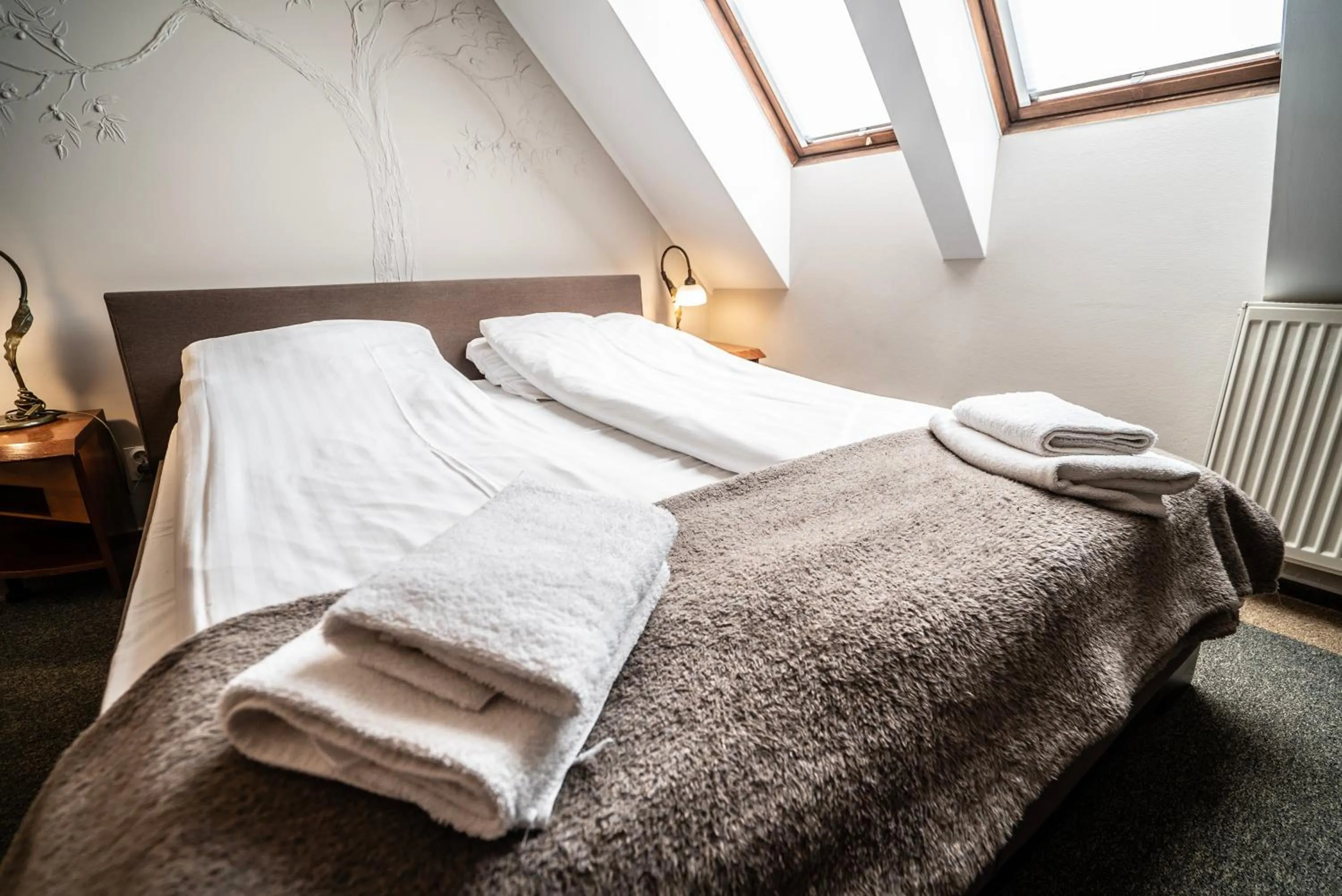 Text overlay, Bed in Villa Pallas