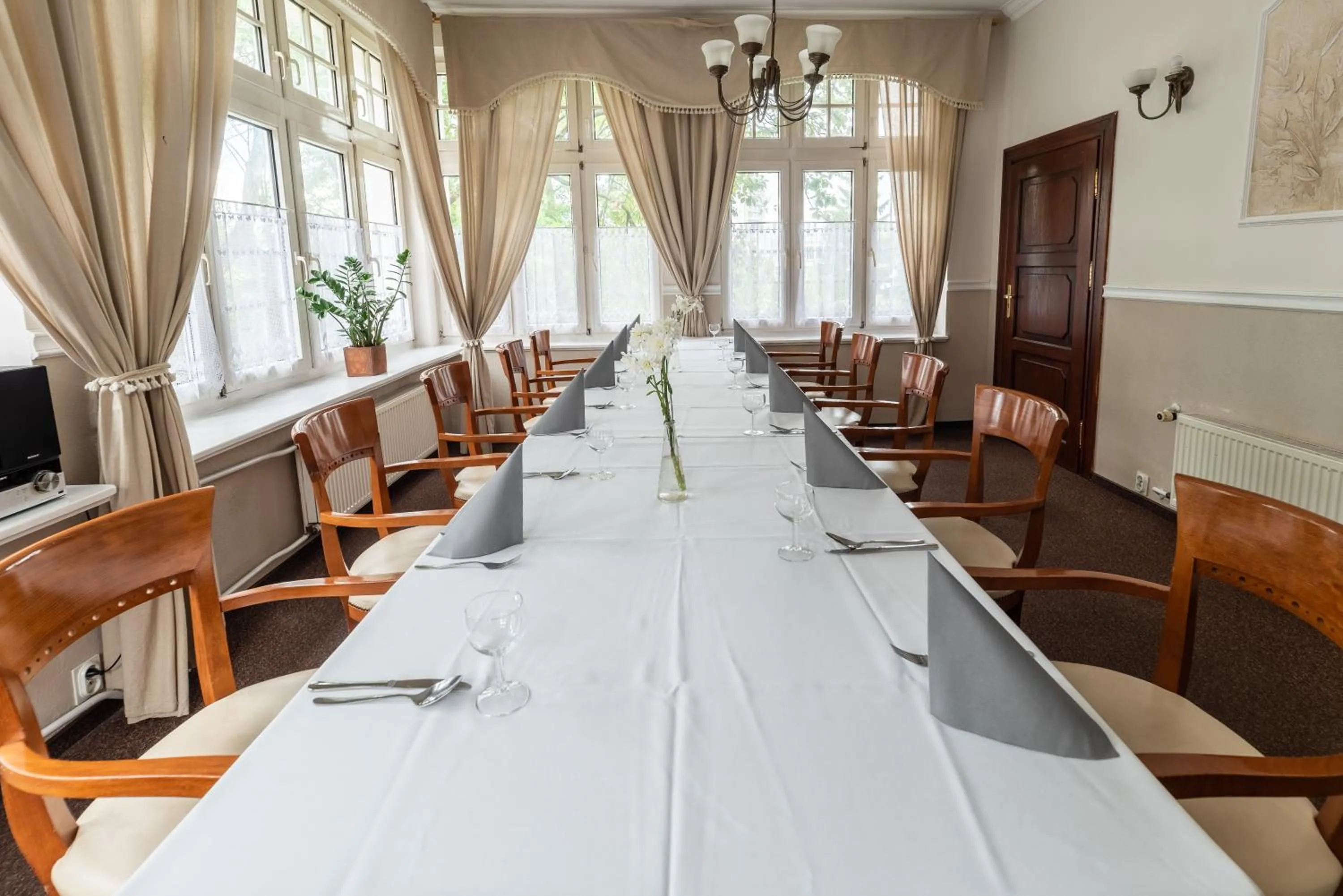 Restaurant/places to eat in Villa Pallas