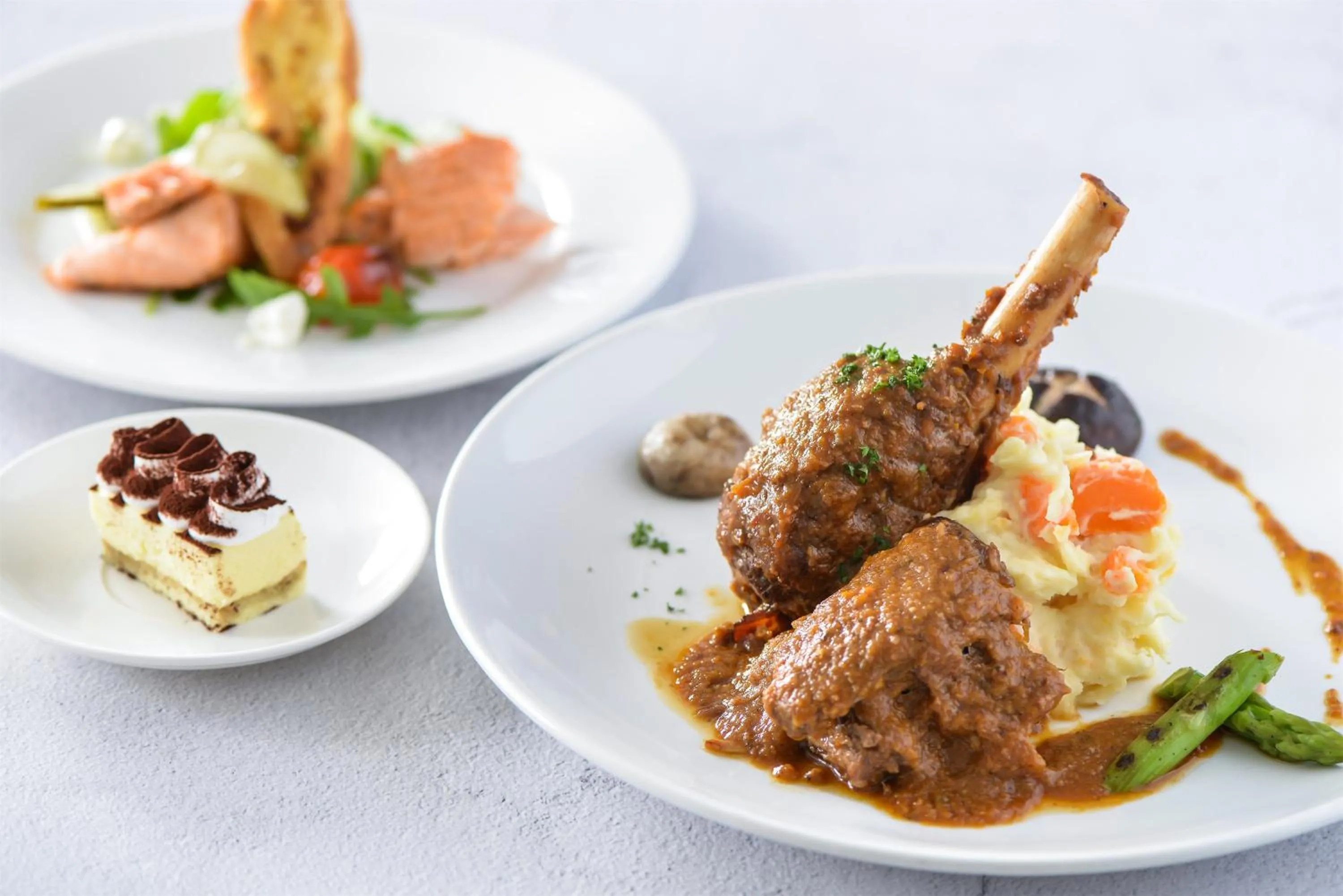 Restaurant/places to eat in Holiday Inn Shanghai Pudong by IHG