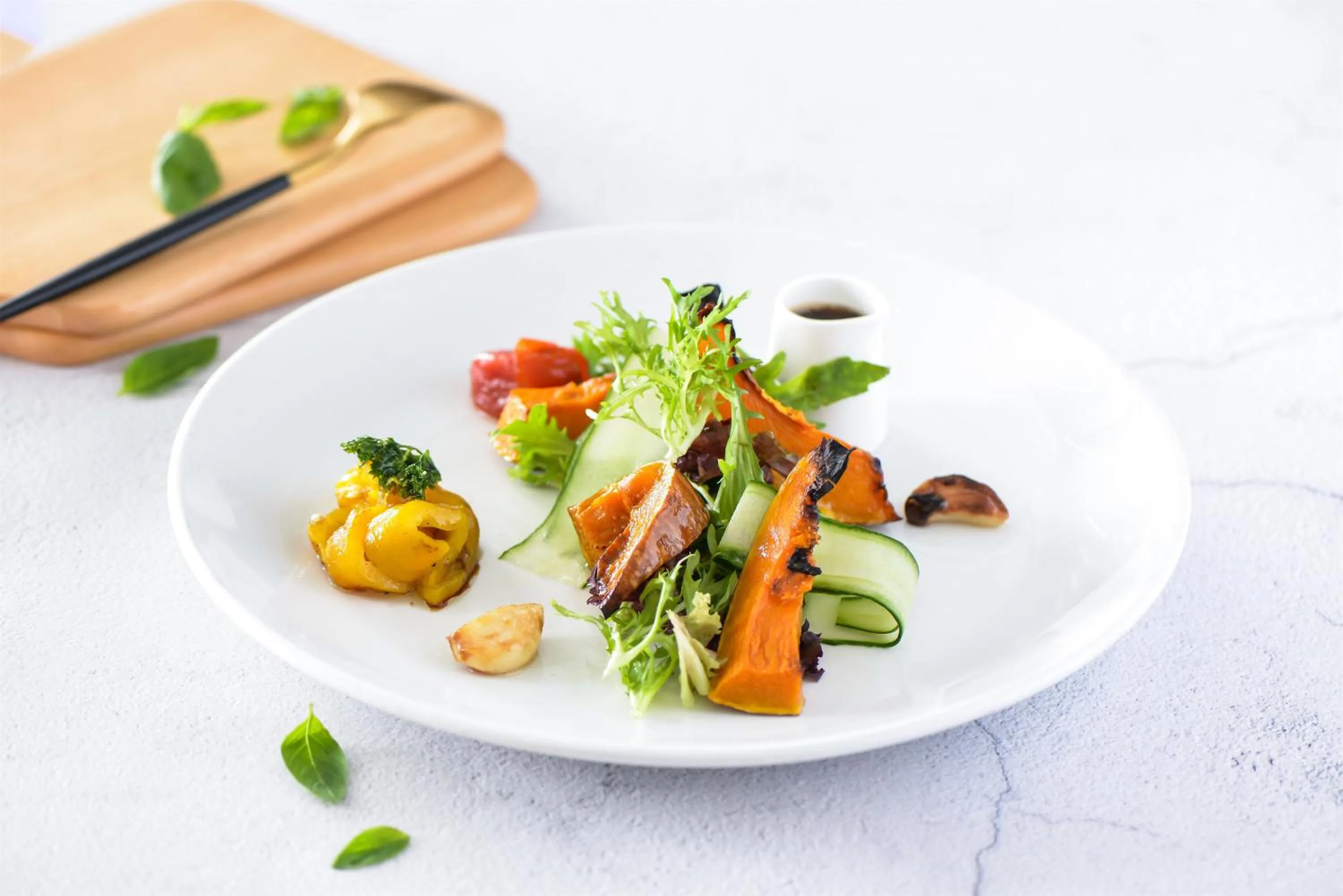 Restaurant/places to eat in Holiday Inn Shanghai Pudong by IHG