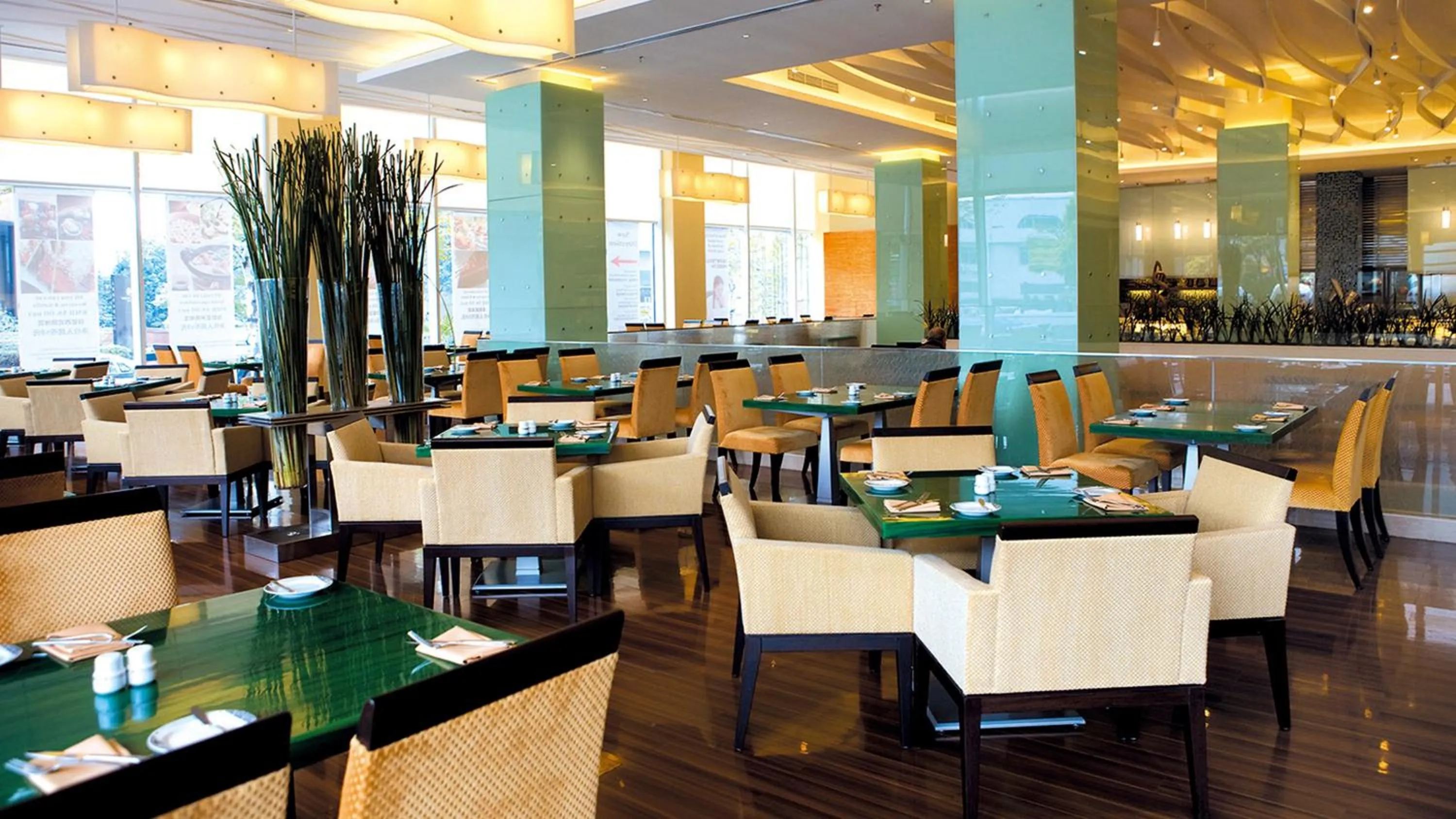 Restaurant/places to eat in Holiday Inn Shanghai Pudong by IHG