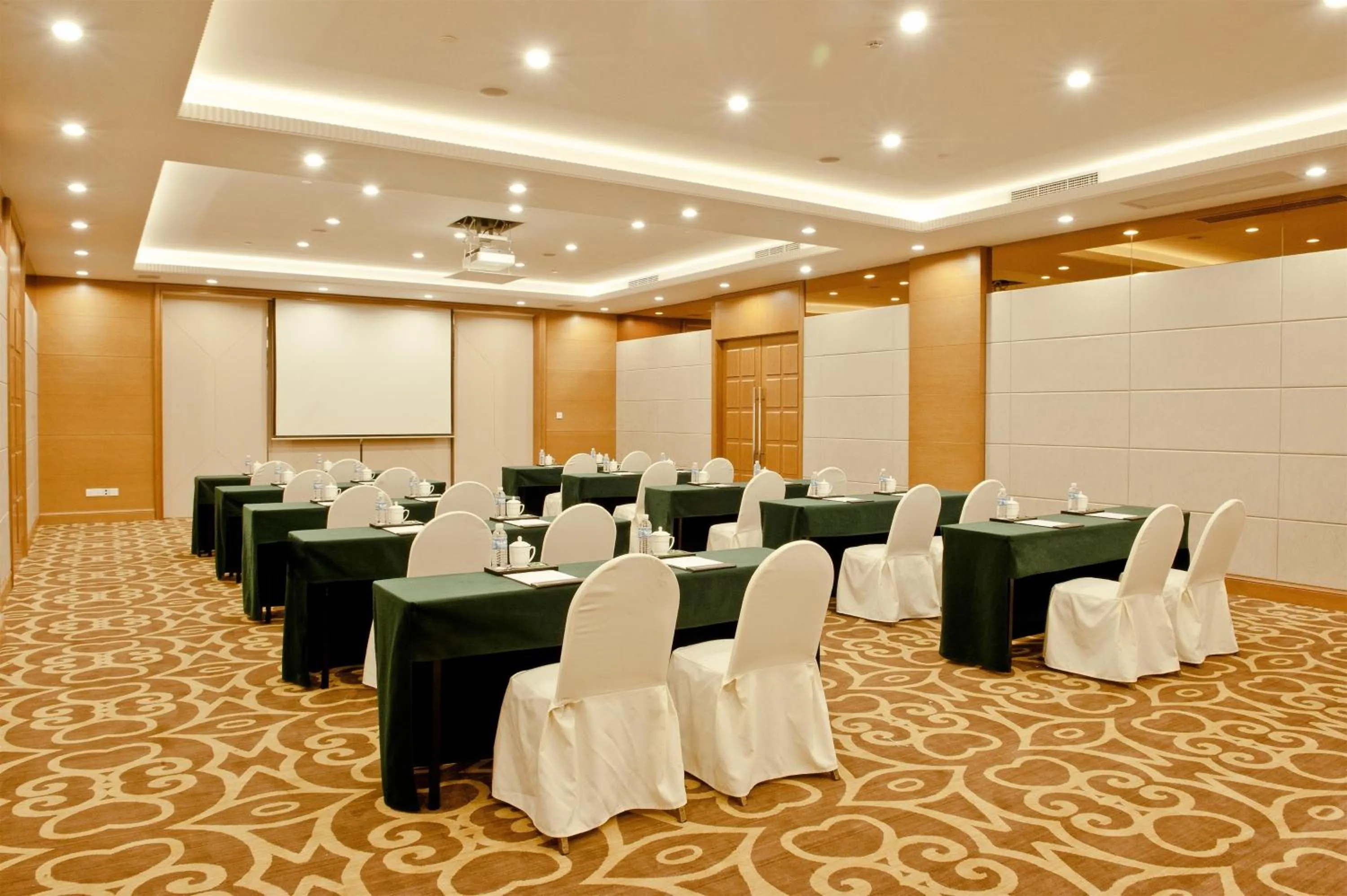 Meeting/conference room in Holiday Inn Shanghai Pudong by IHG