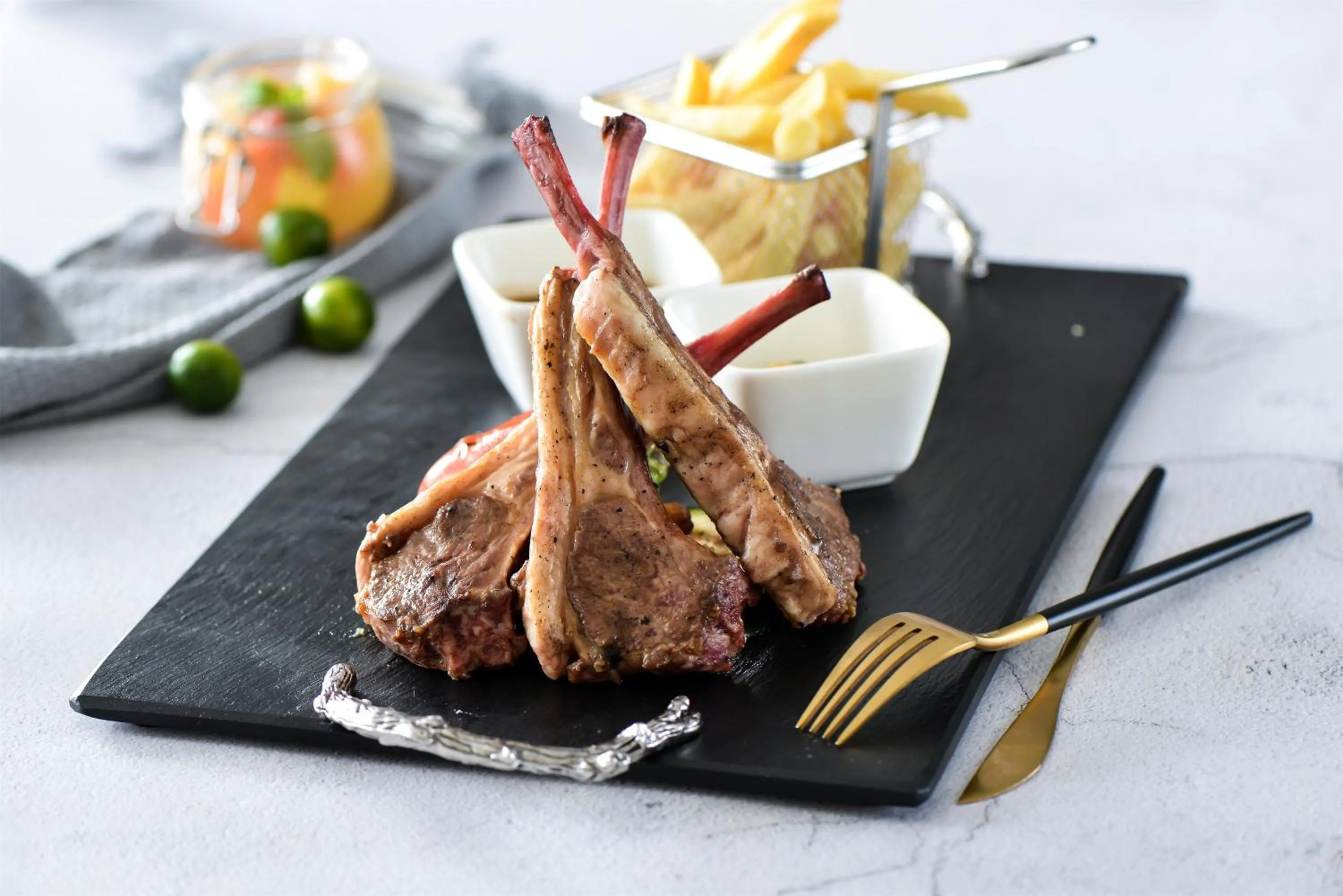 Restaurant/places to eat in Holiday Inn Shanghai Pudong by IHG