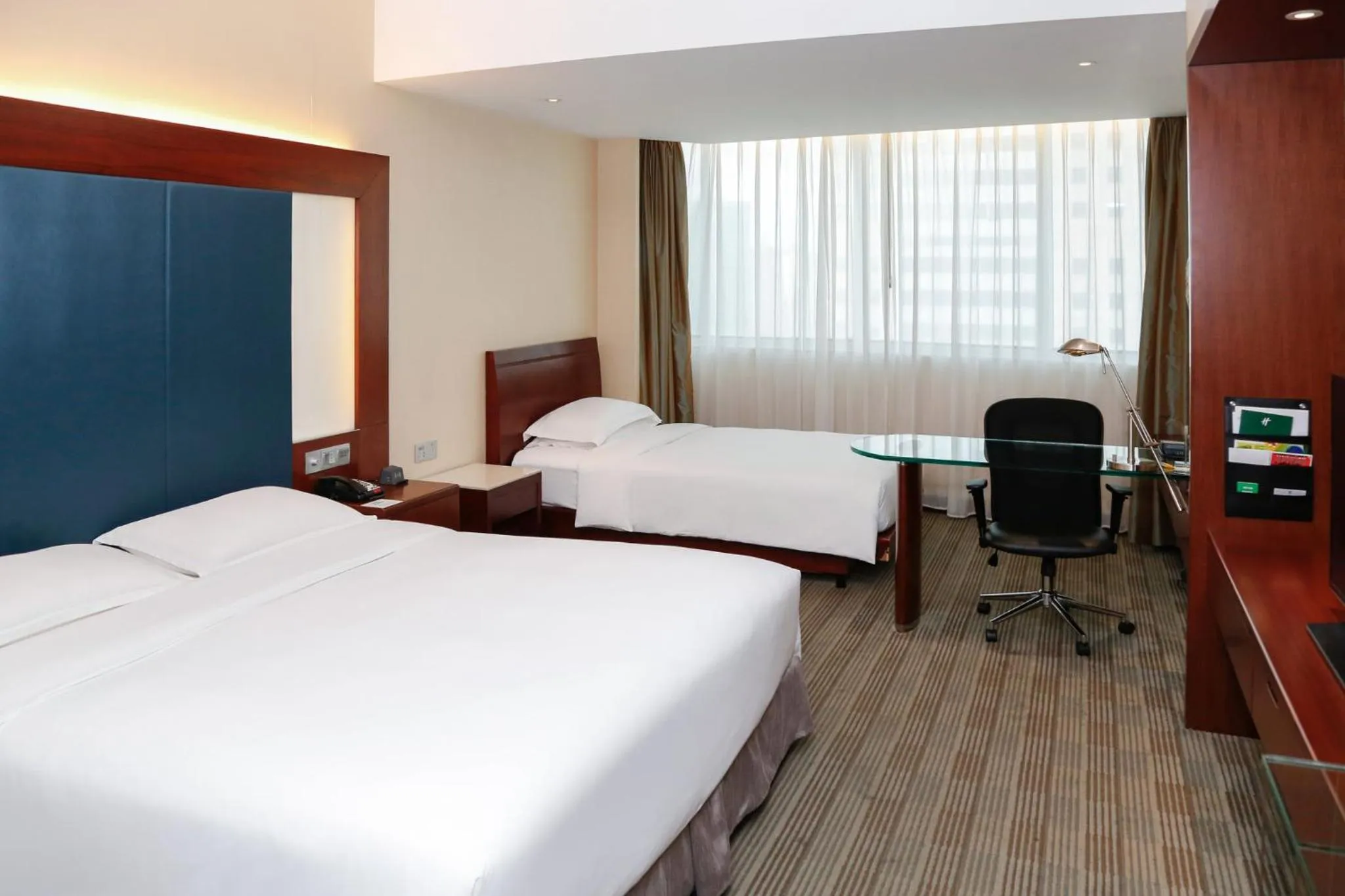 Photo of the whole room, Bed in Holiday Inn Shanghai Pudong by IHG