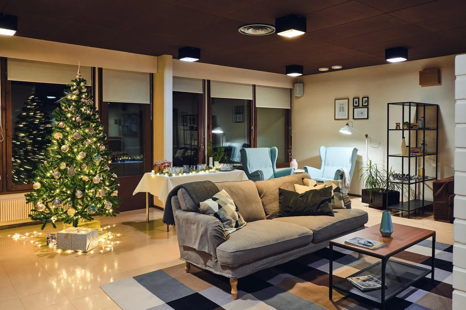 Communal lounge/ TV room in Hotelli Pielinen