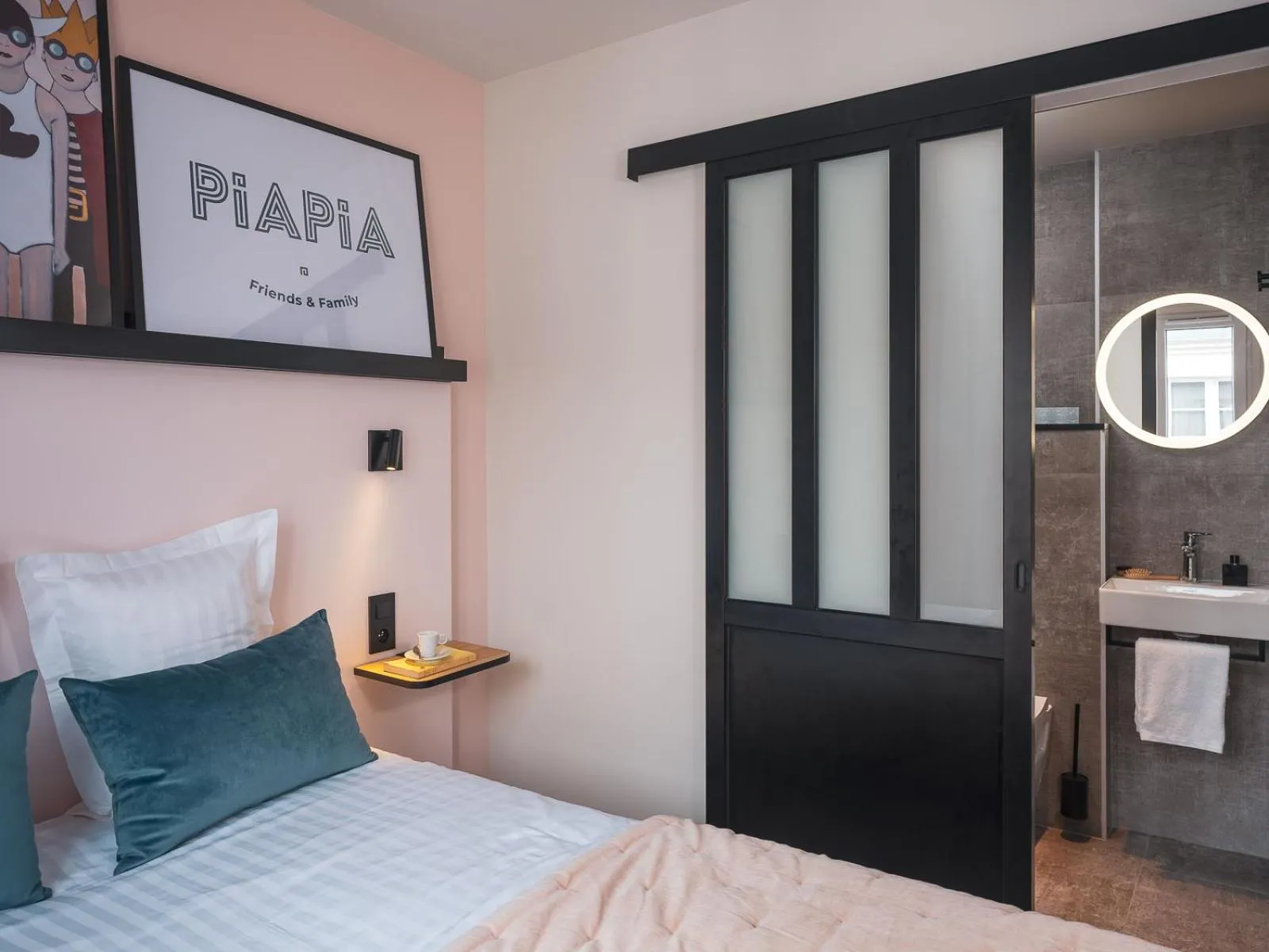 Bed in Hôtel Piapia