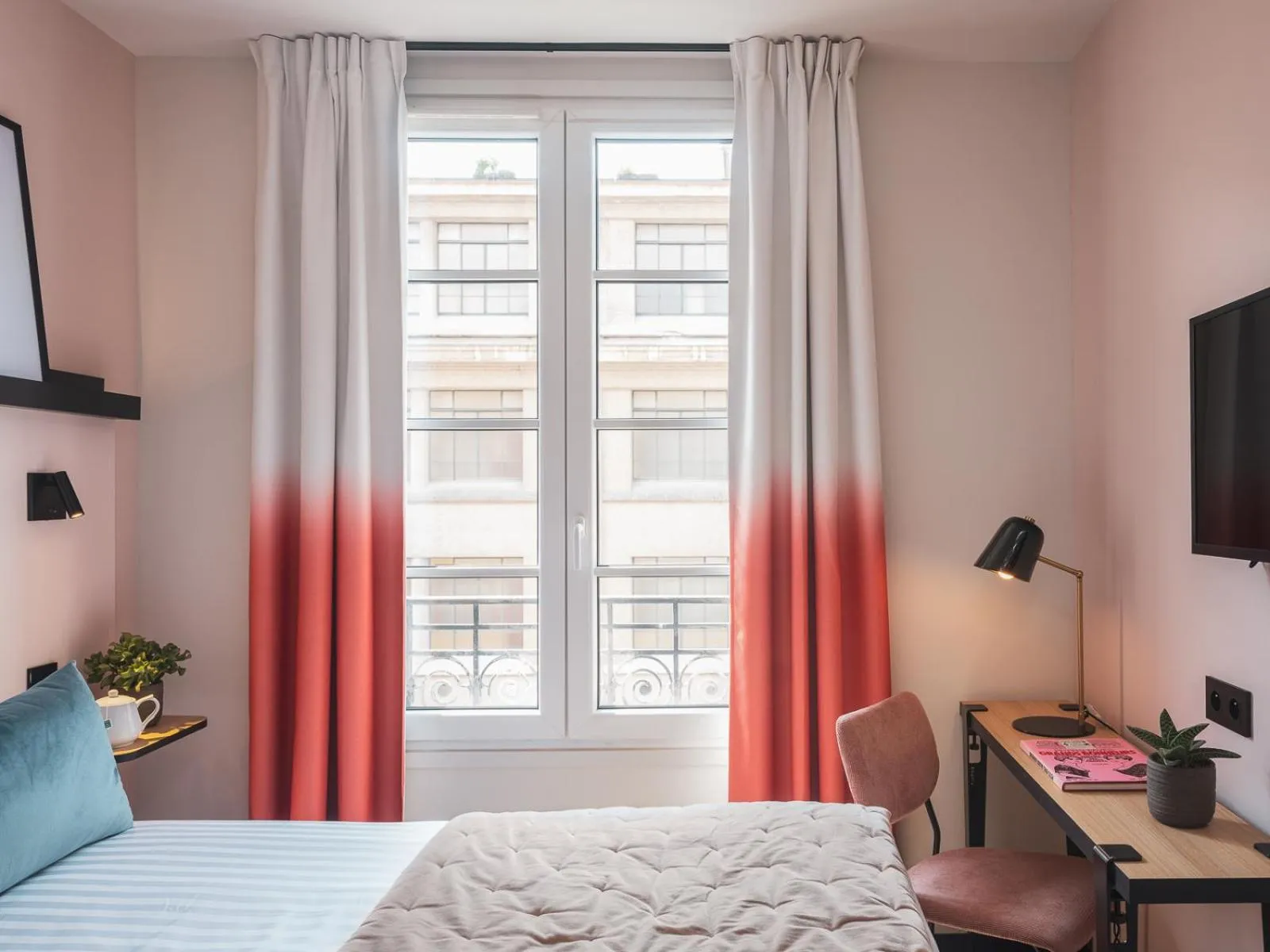 Bedroom, Bed in Hôtel Piapia