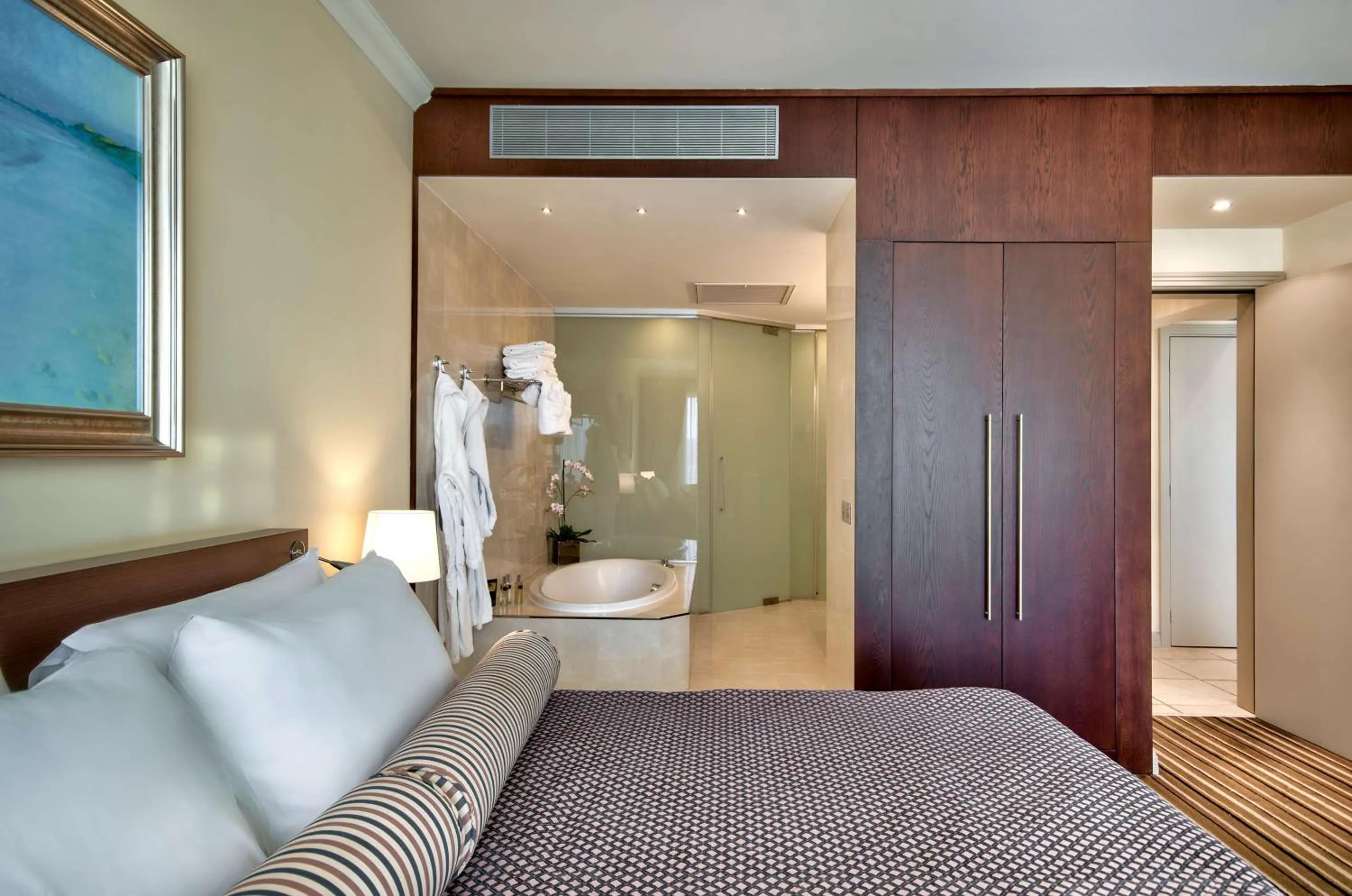 Bedroom, Bed in Radisson Blu Resort & Spa, Malta Golden Sands