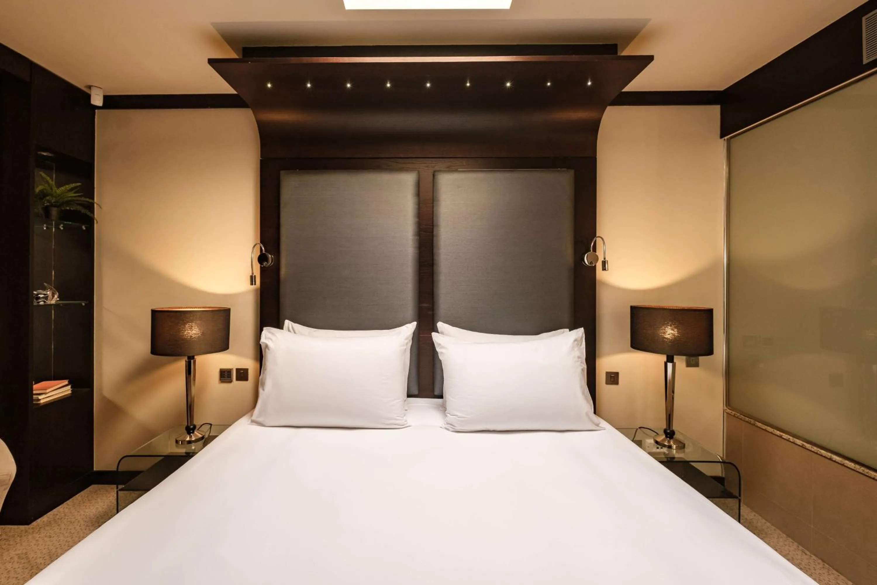 Bedroom, Bed in Radisson Blu Resort & Spa, Malta Golden Sands