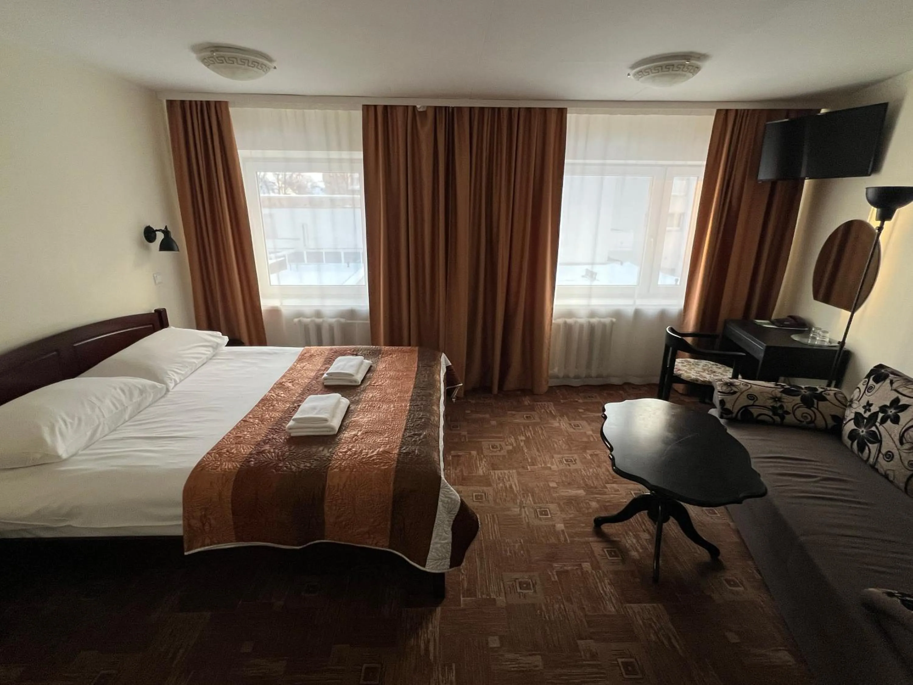 Communal lounge/ TV room, Bed in Dorell