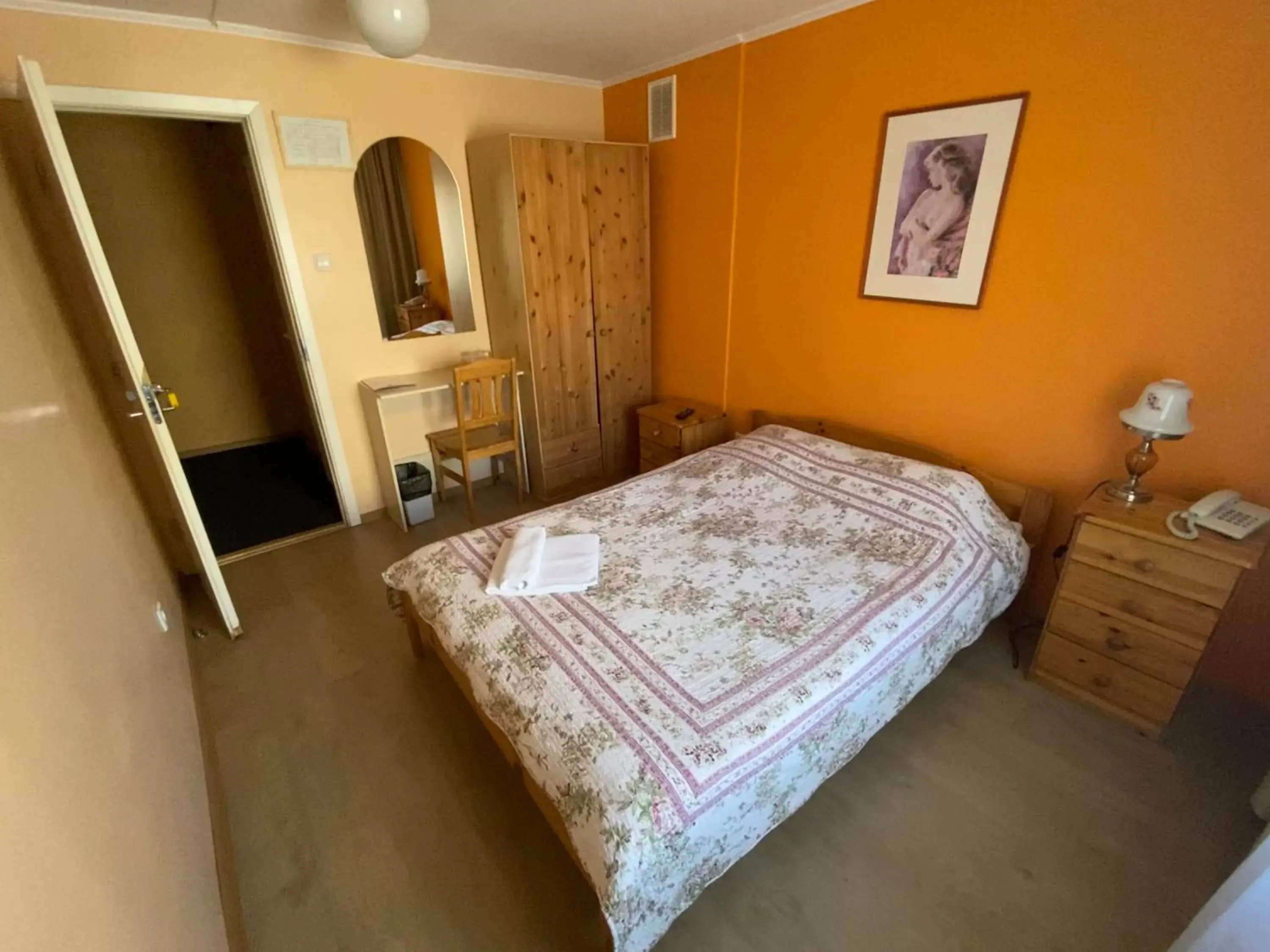 Single Room with Shared Bathroom in Dorell Single Room with Shared Bathroom in Dorell