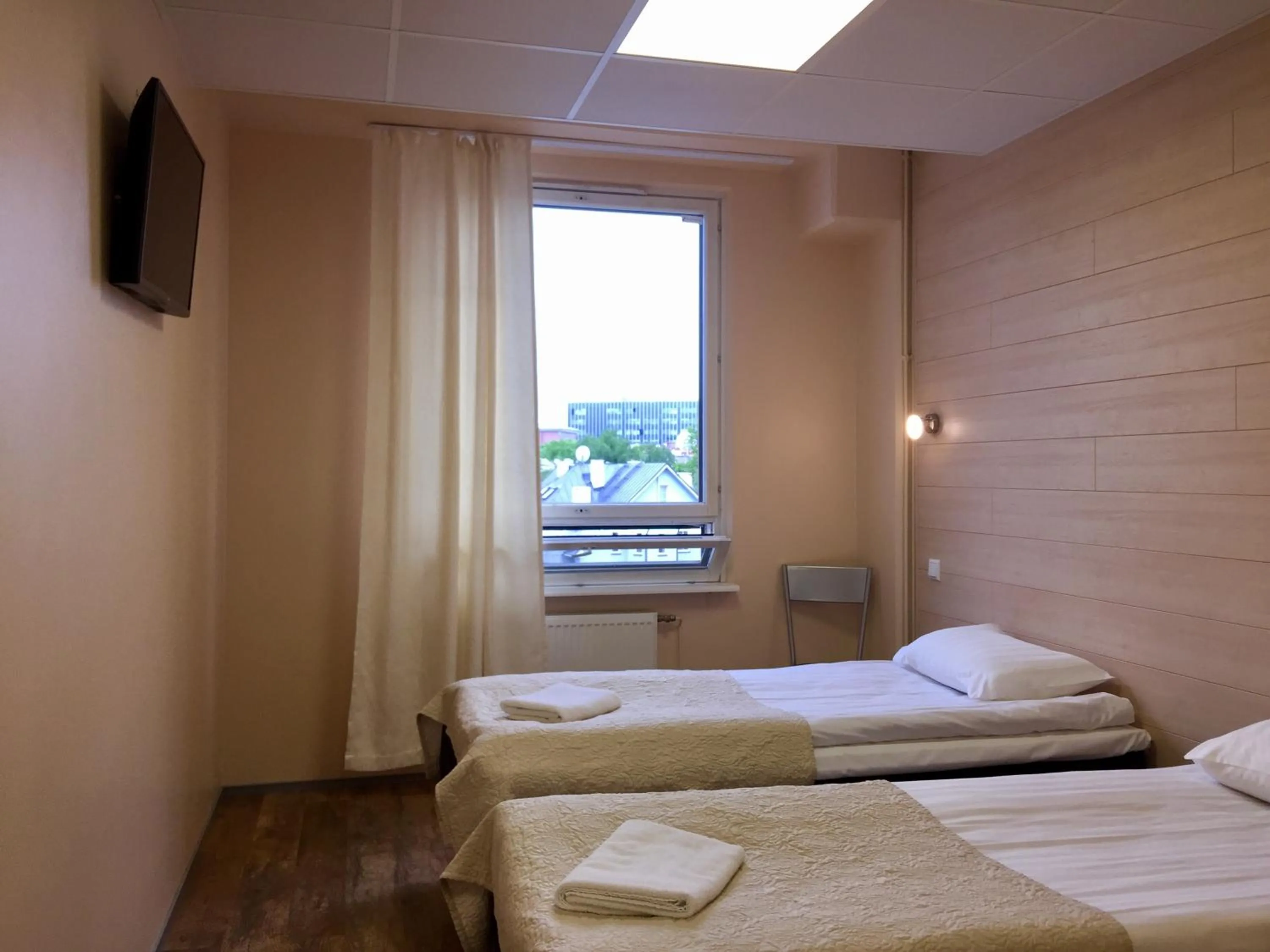 Bedroom, Bed in Center Hotel