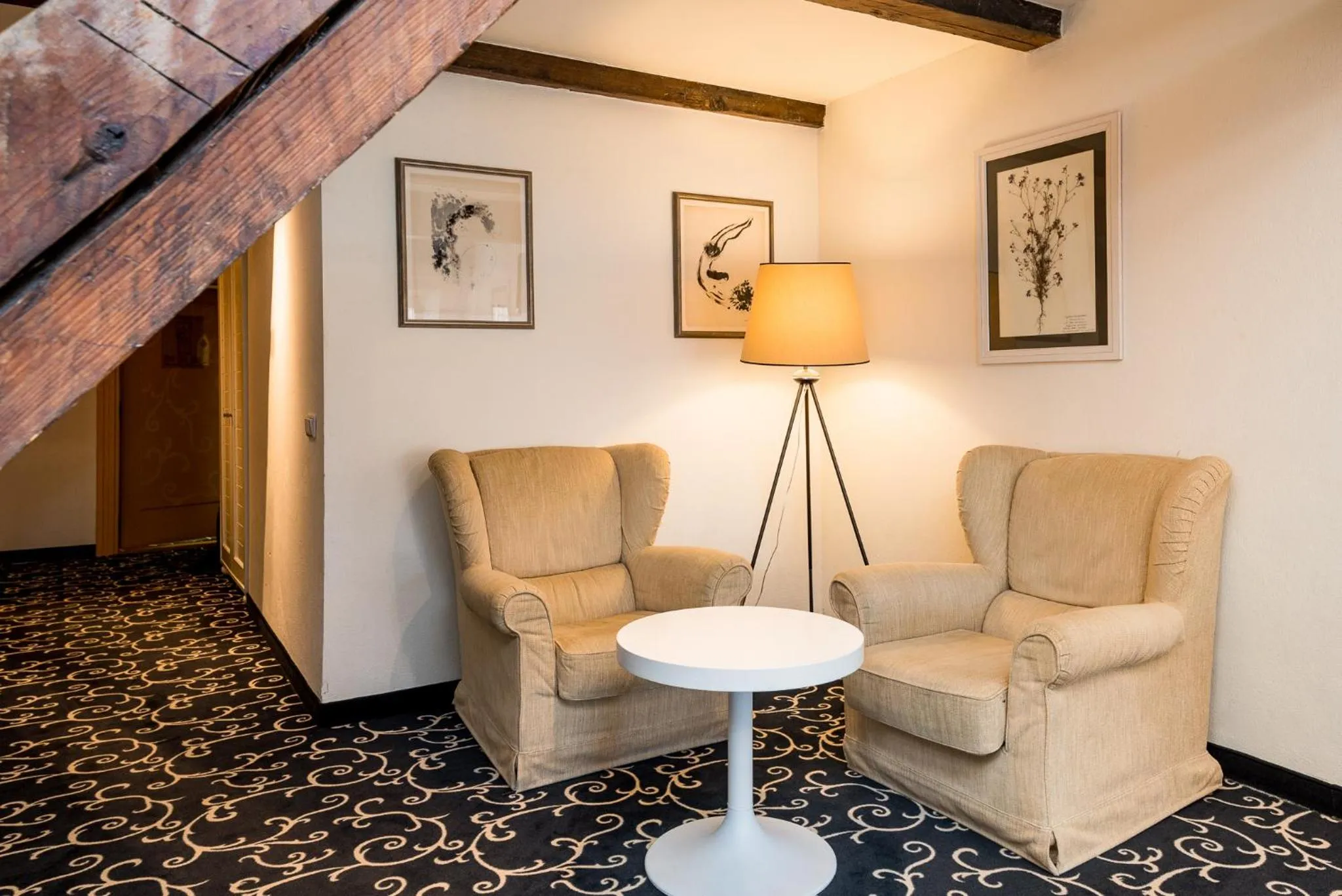 Seating area in Meriton Old Town Garden Hotel