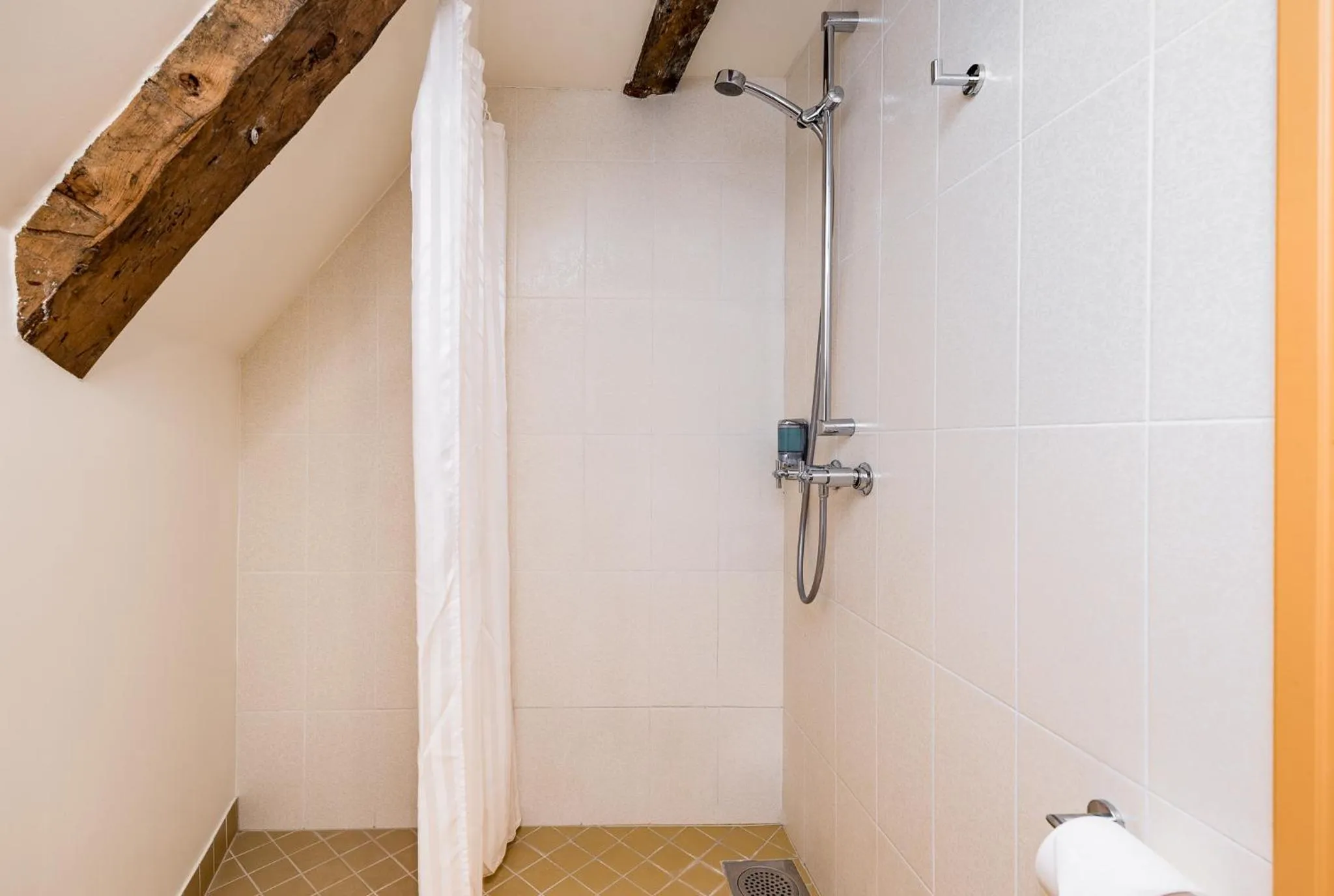 Bathroom in Meriton Old Town Garden Hotel