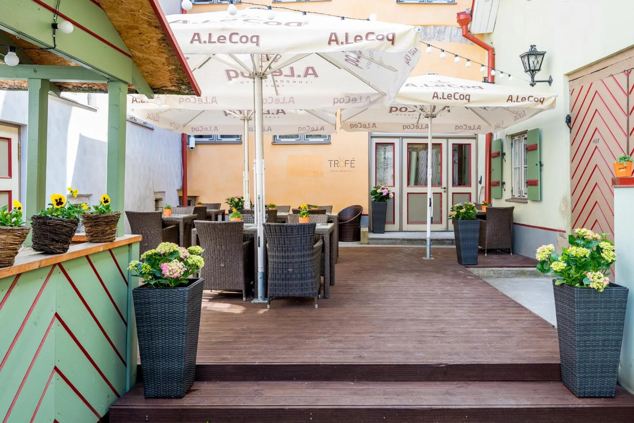 Balcony/Terrace in Meriton Old Town Garden Hotel