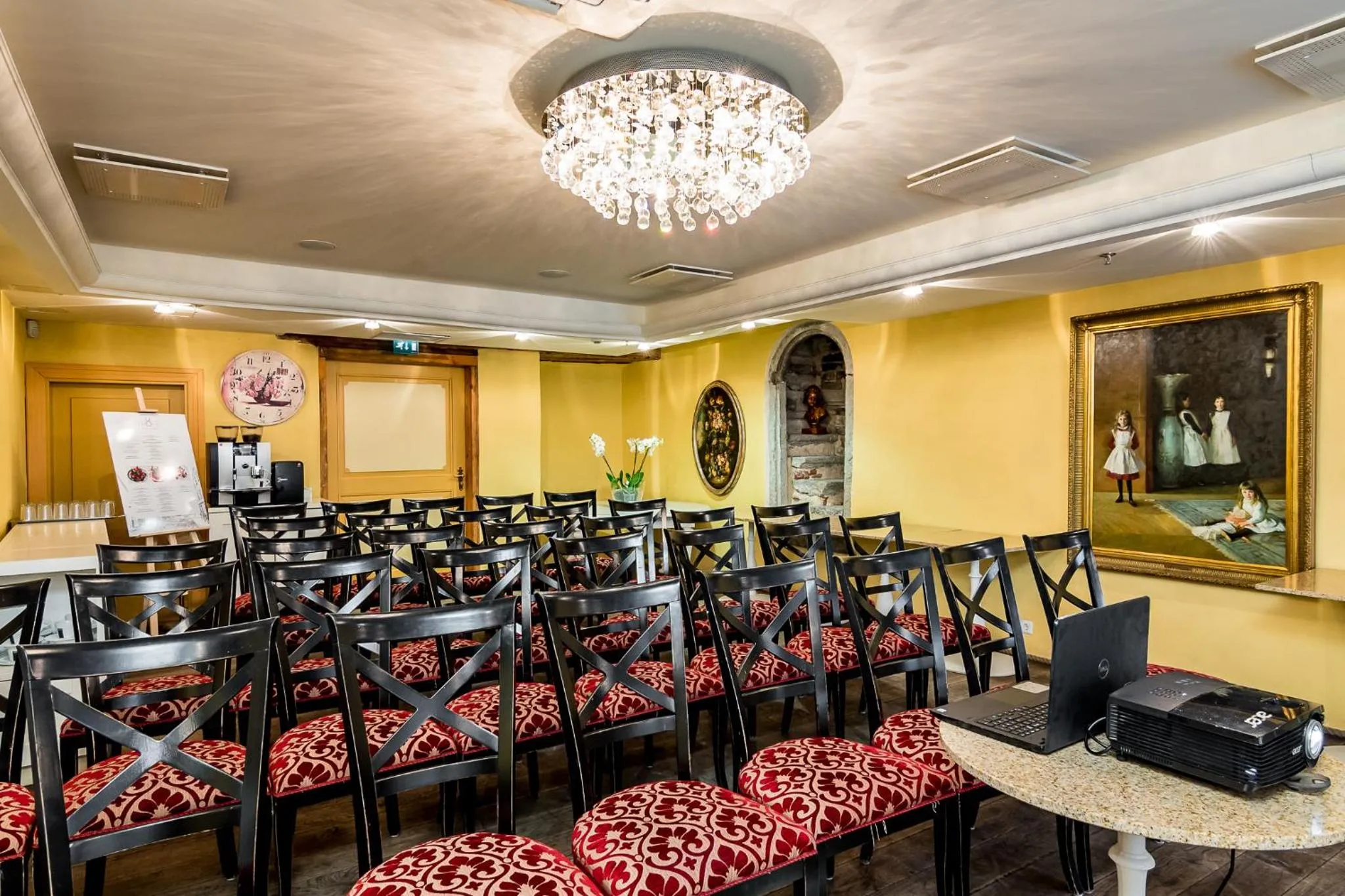 Meeting/conference room in Meriton Old Town Garden Hotel