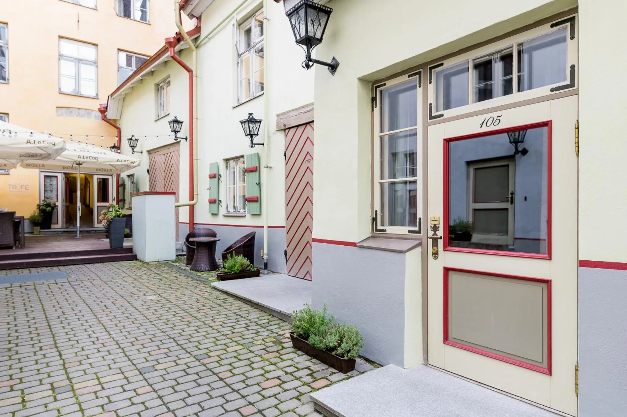Garden view in Meriton Old Town Garden Hotel