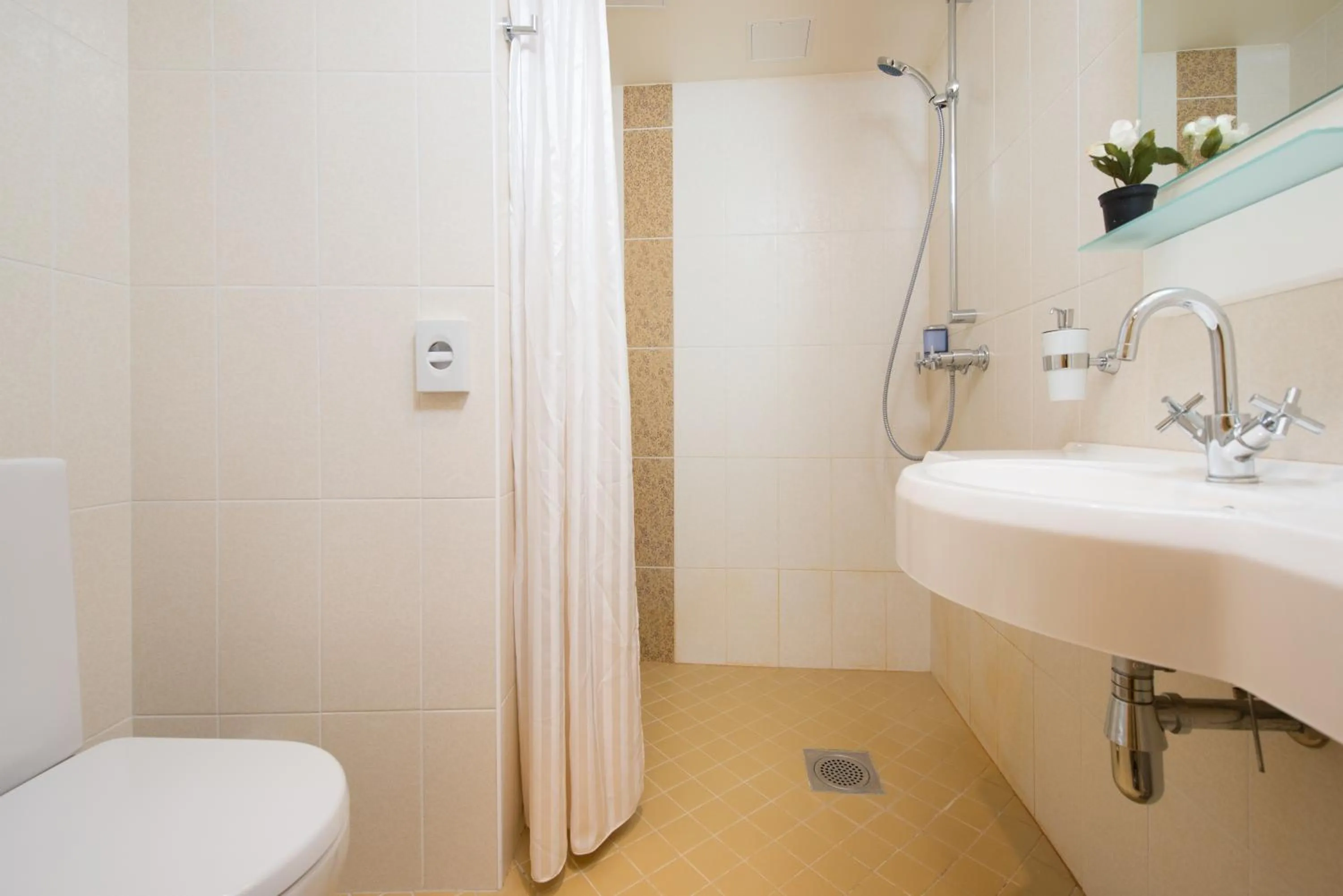 Bathroom in Meriton Old Town Garden Hotel