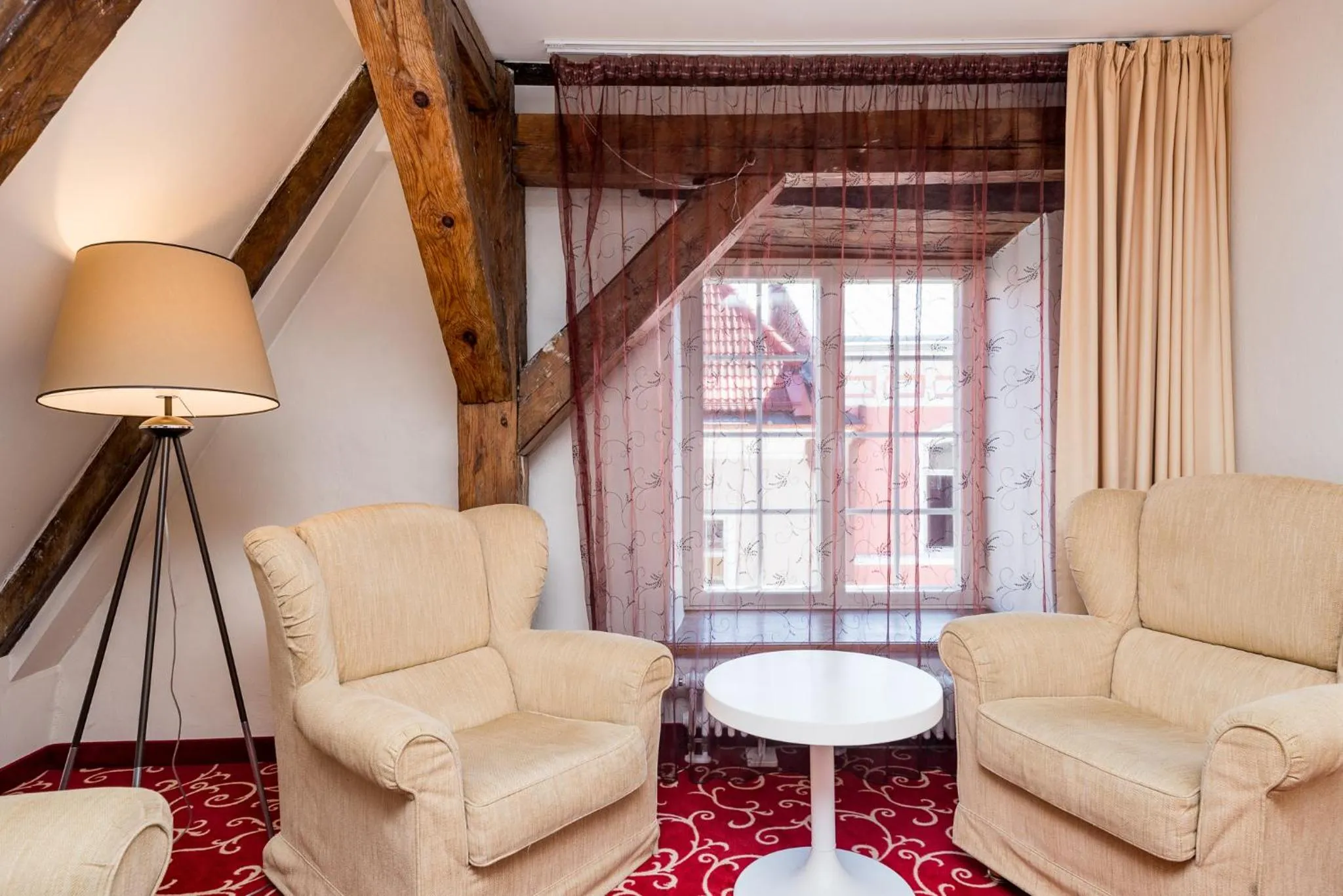 Seating area in Meriton Old Town Garden Hotel