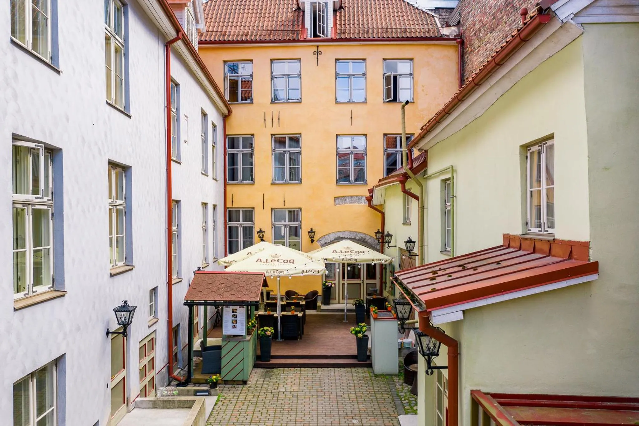 Garden in Meriton Old Town Garden Hotel