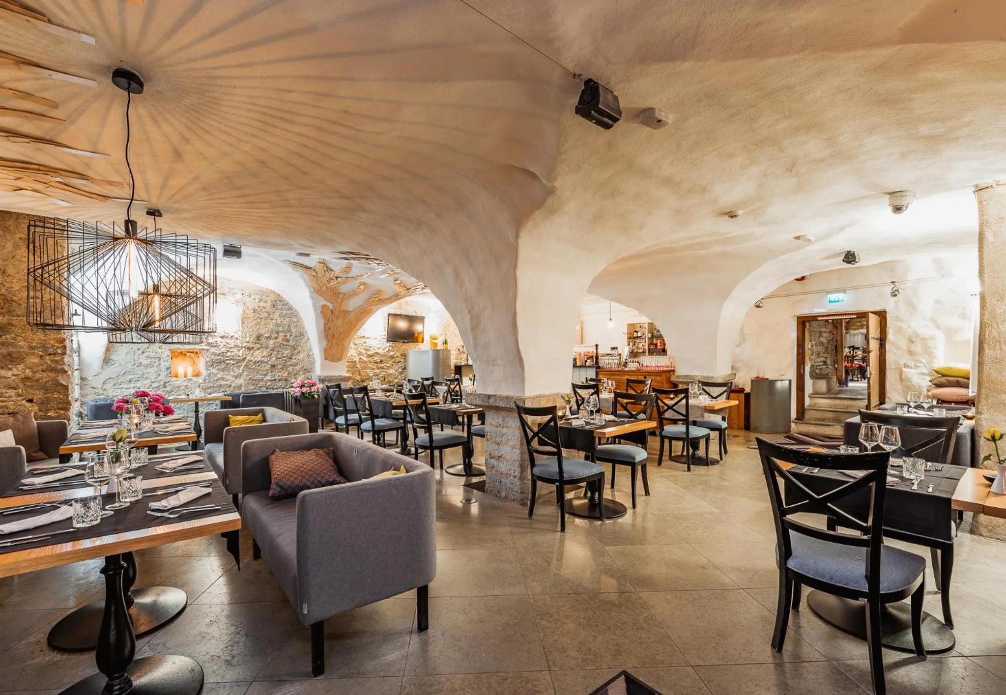 Restaurant/places to eat in Meriton Old Town Garden Hotel