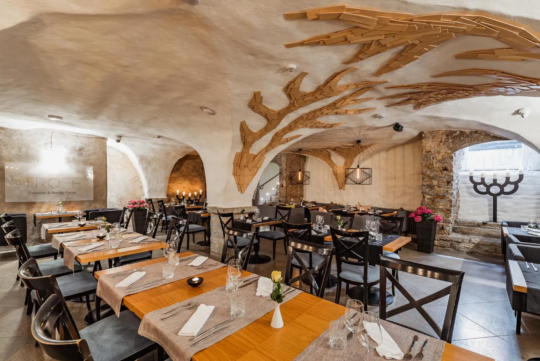 Restaurant/places to eat in Meriton Old Town Garden Hotel