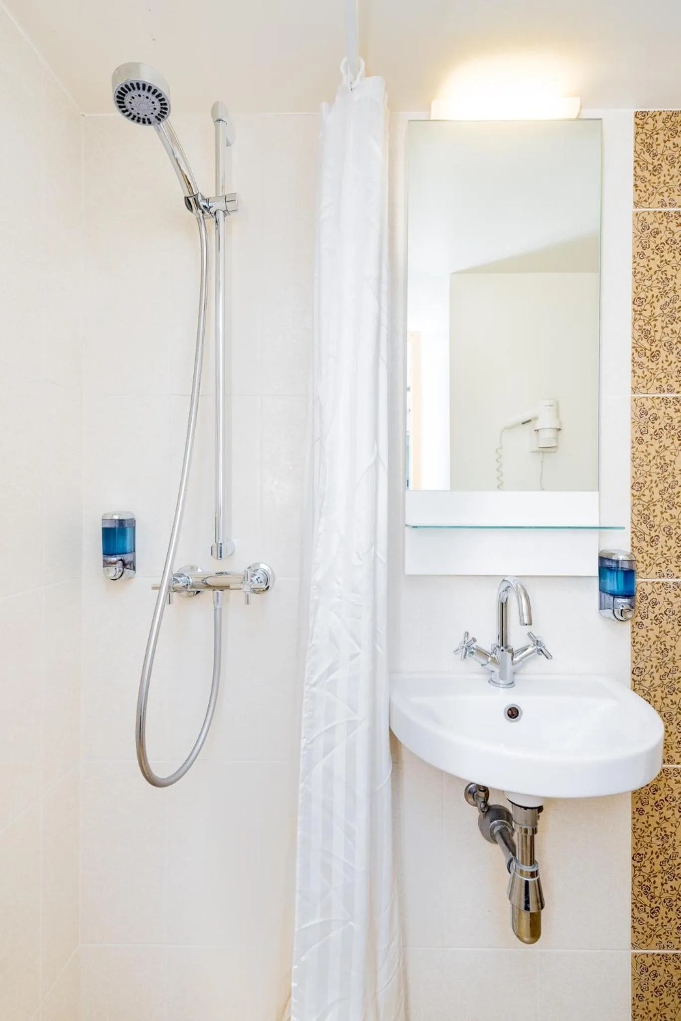 Bathroom in Meriton Old Town Garden Hotel