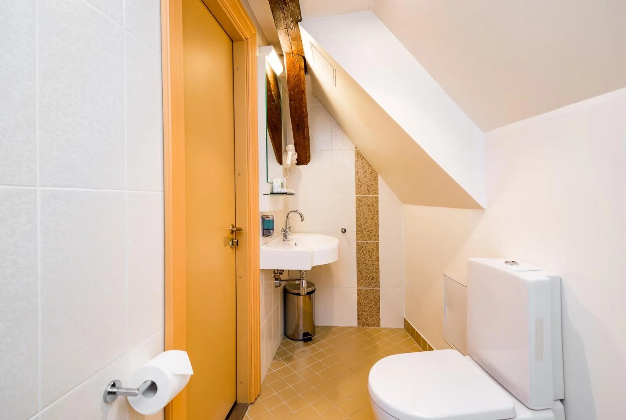 Bathroom in Meriton Old Town Garden Hotel