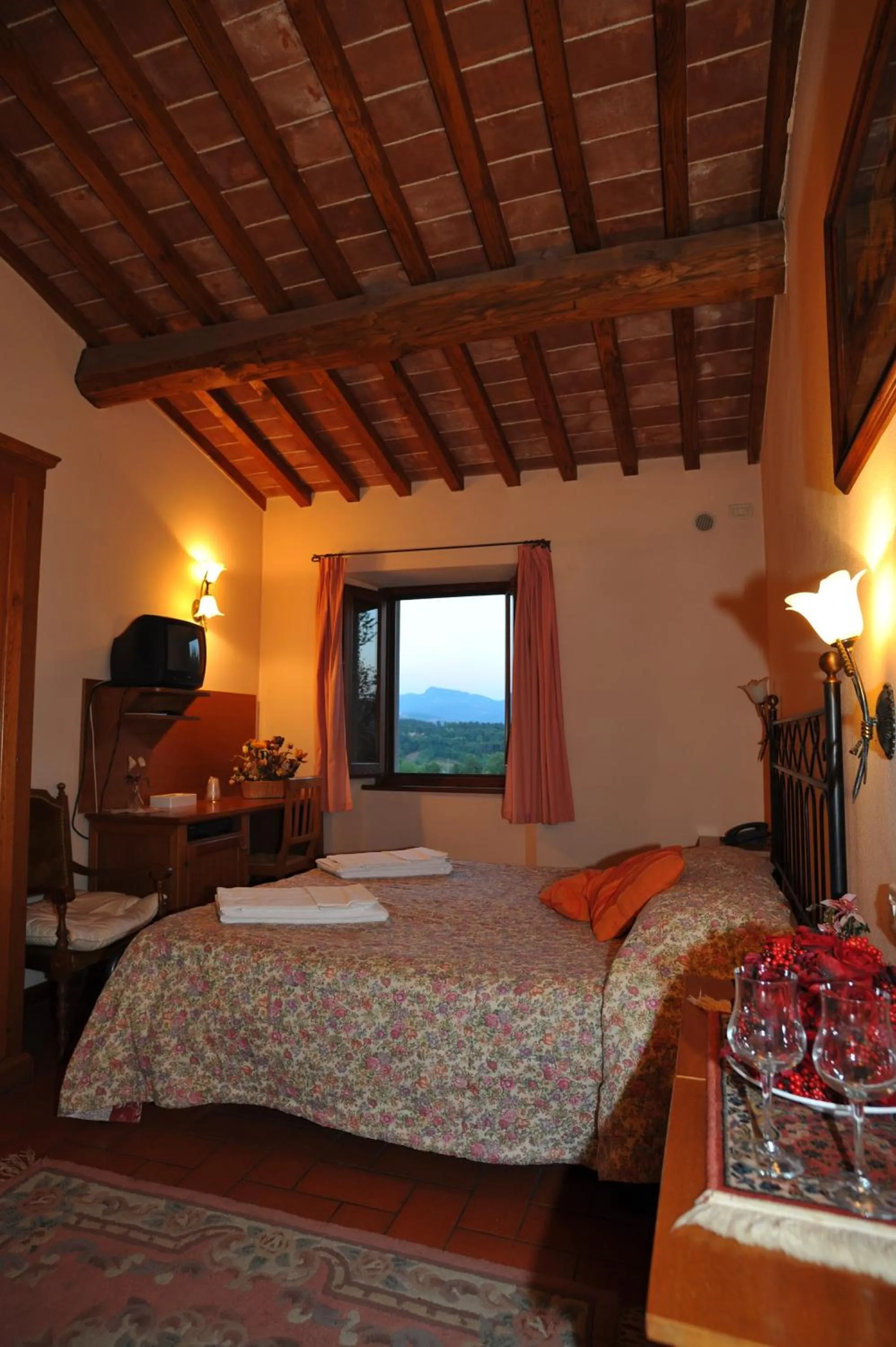 Bed in Albergo Ristorante La Torricella