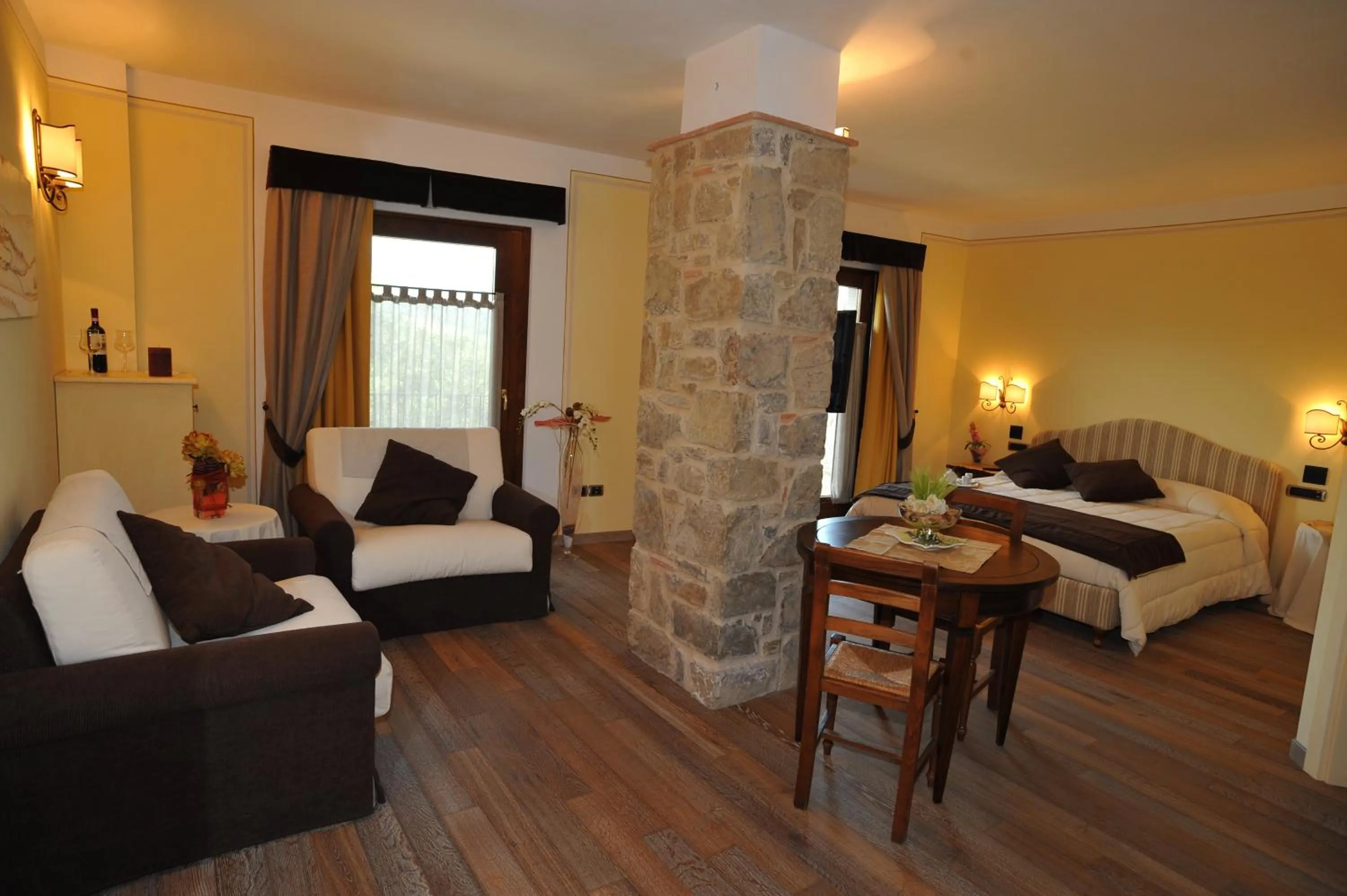 Seating area in Albergo Ristorante La Torricella