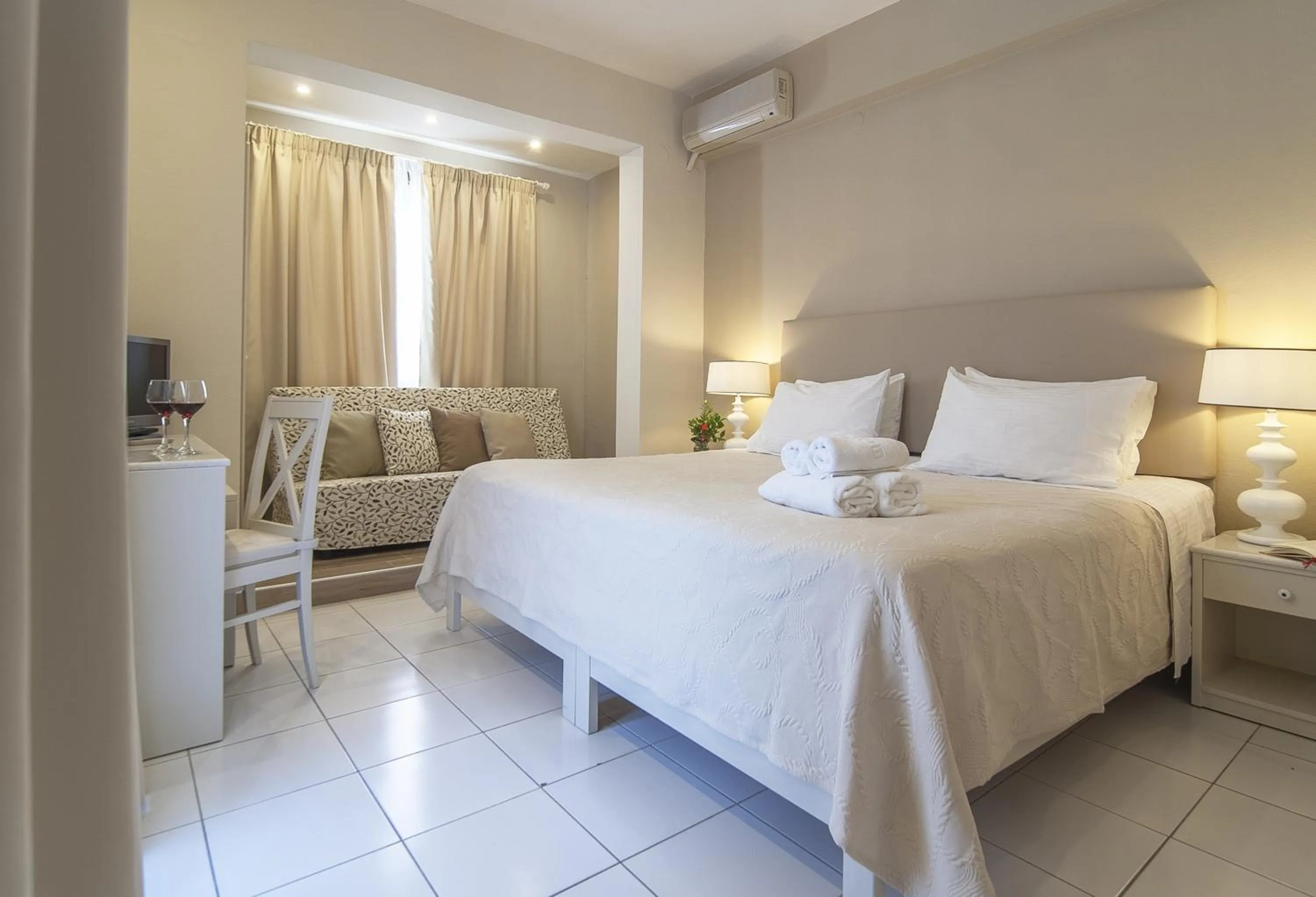 Day, Bed in Kenta Beach Hotel