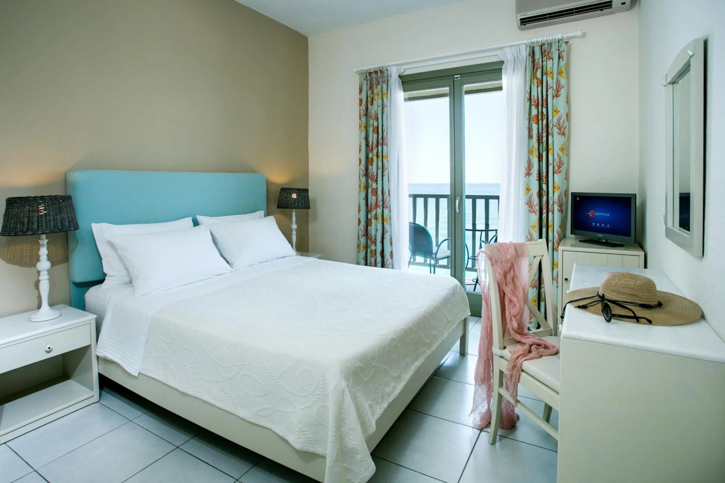 Photo of the whole room, Bed in Kenta Beach Hotel