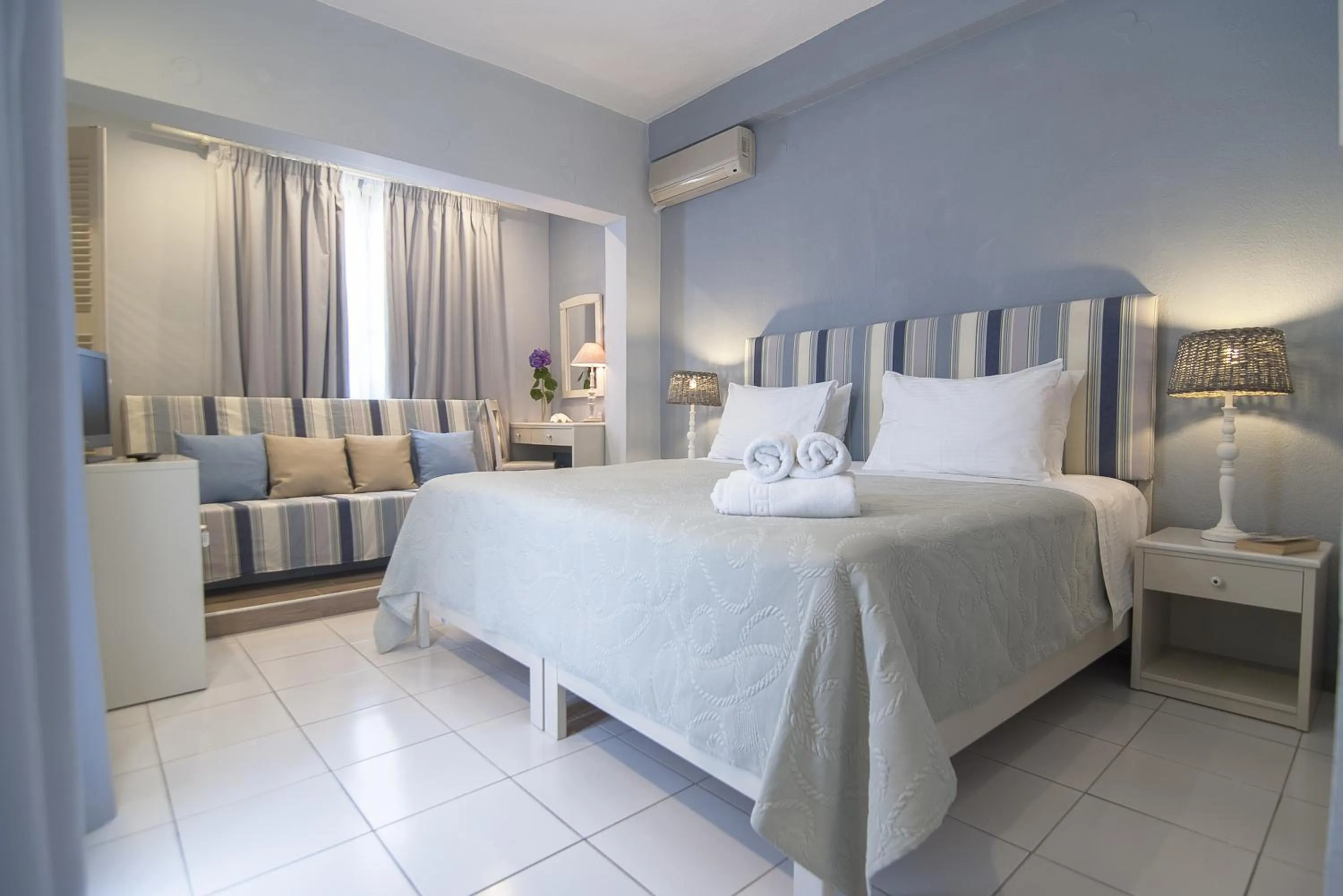 Day, Bed in Kenta Beach Hotel