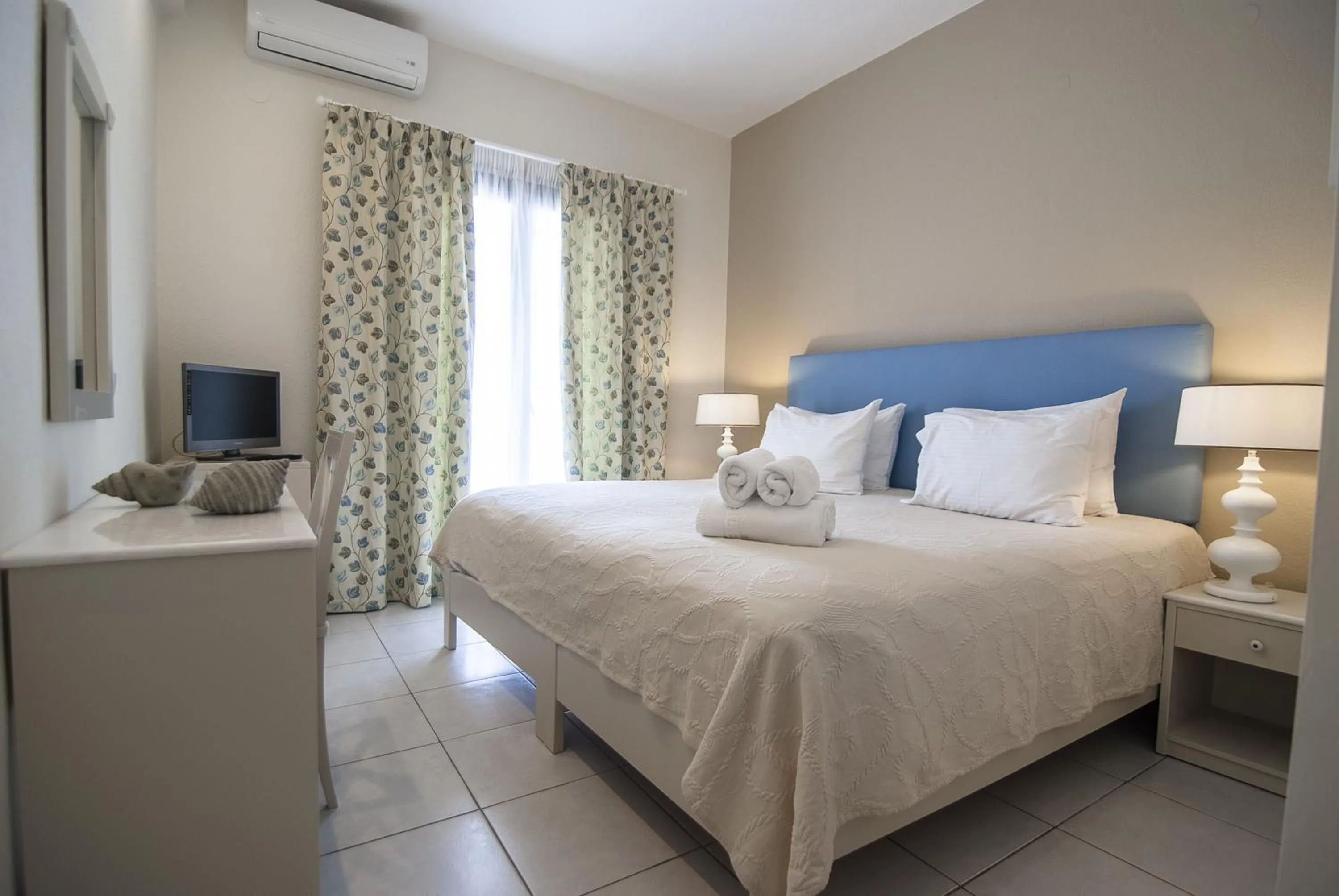 Day, Bed in Kenta Beach Hotel