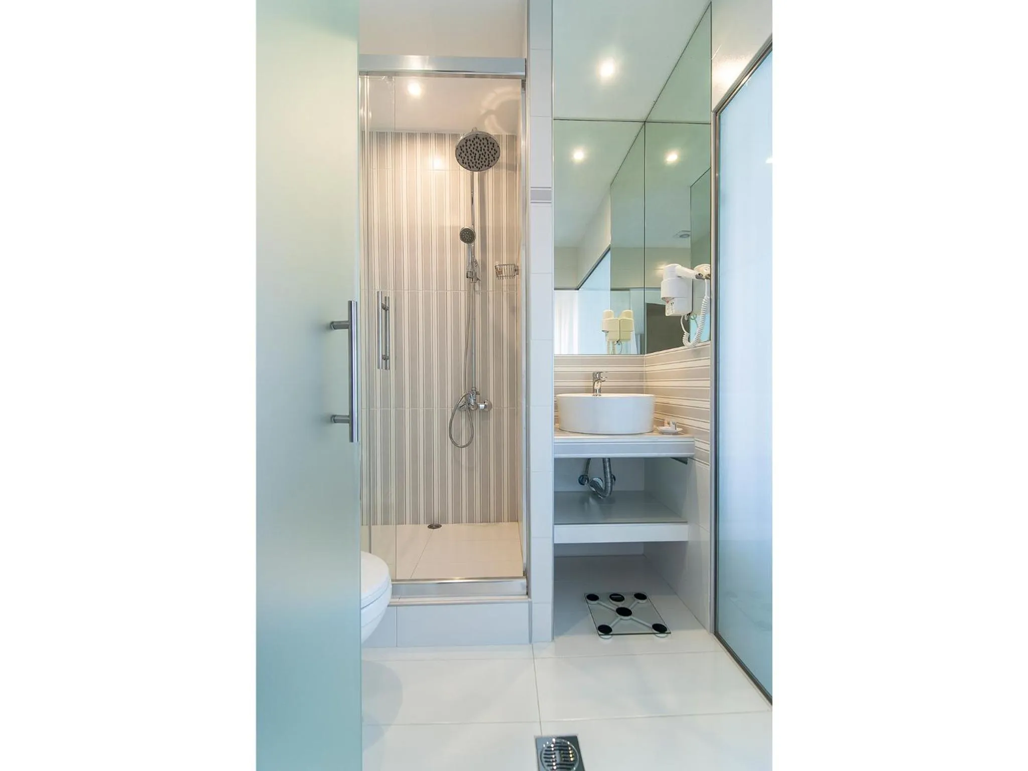 Bathroom in Kenta Beach Hotel