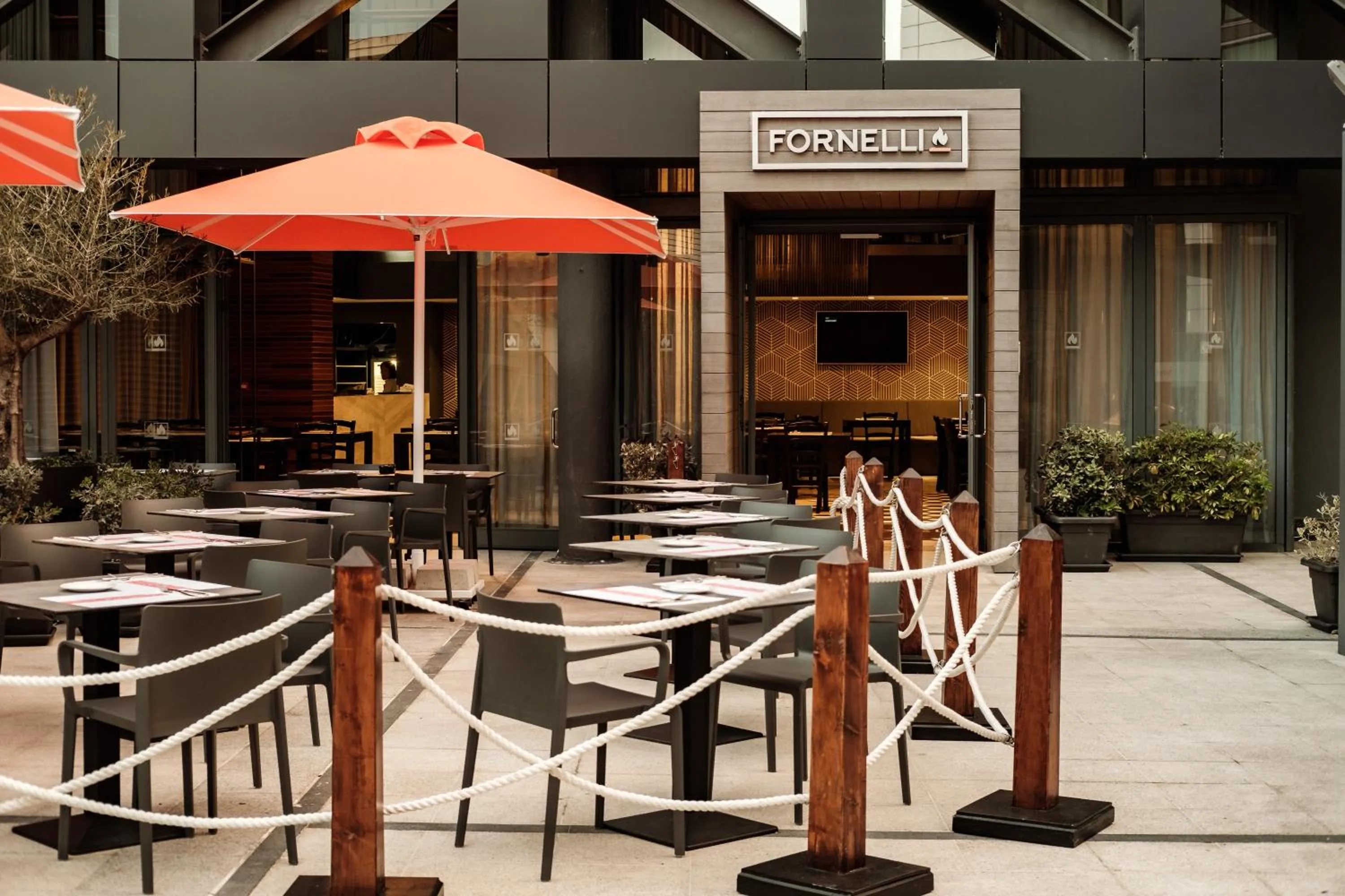 Restaurant/places to eat in be.HOTEL