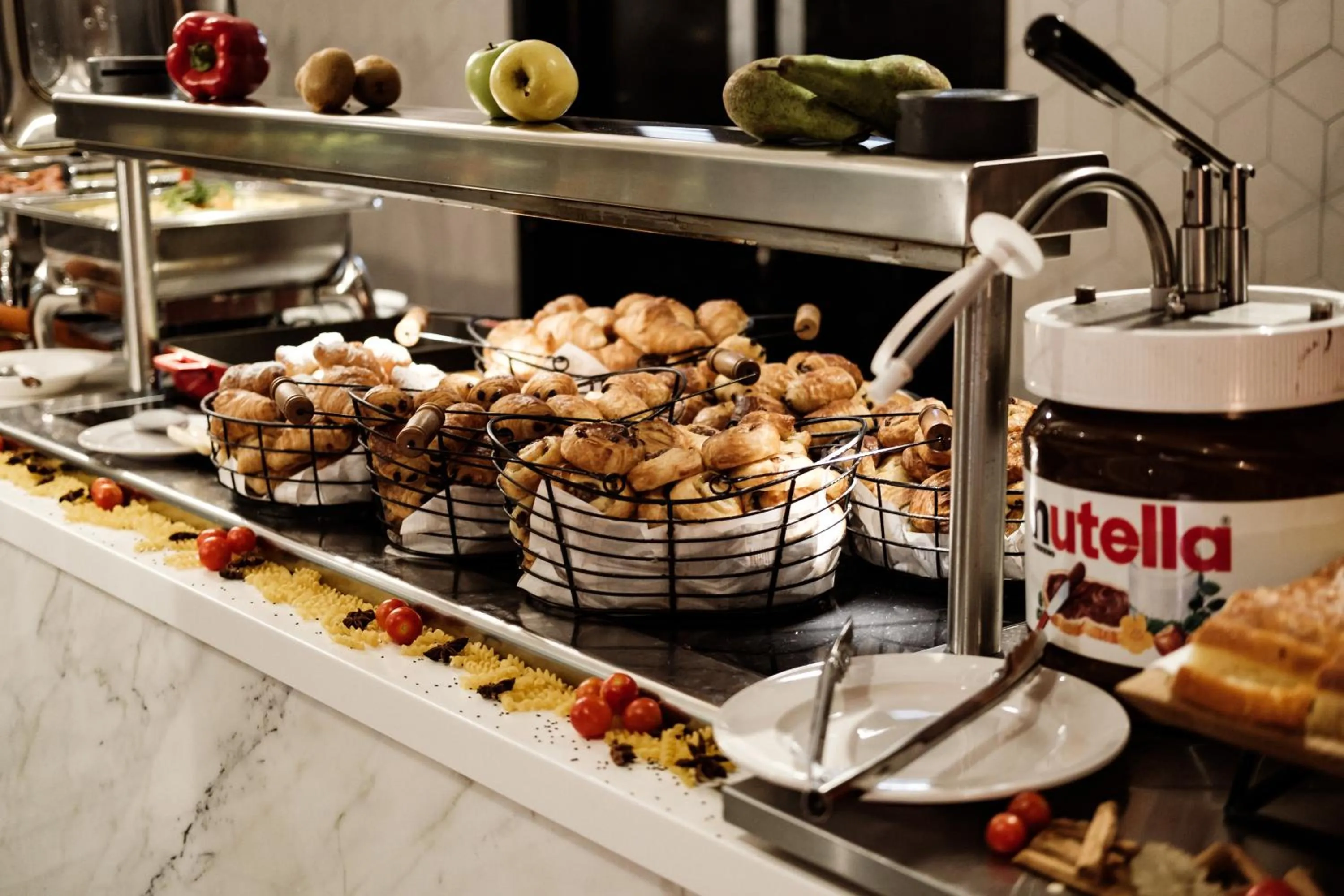 Restaurant/places to eat in be.HOTEL