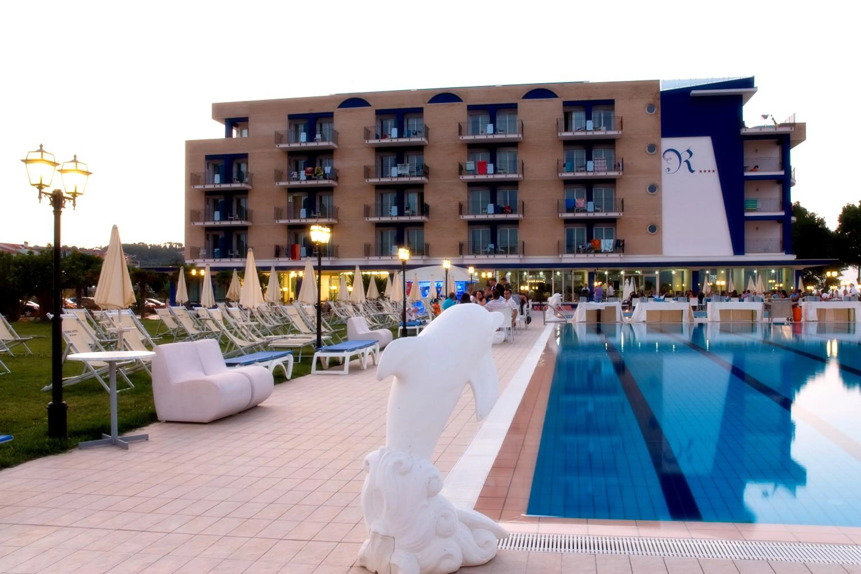 Swimming pool in Roses Hotel