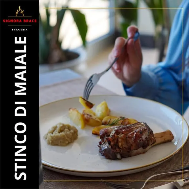 Food and drinks in Roses Hotel