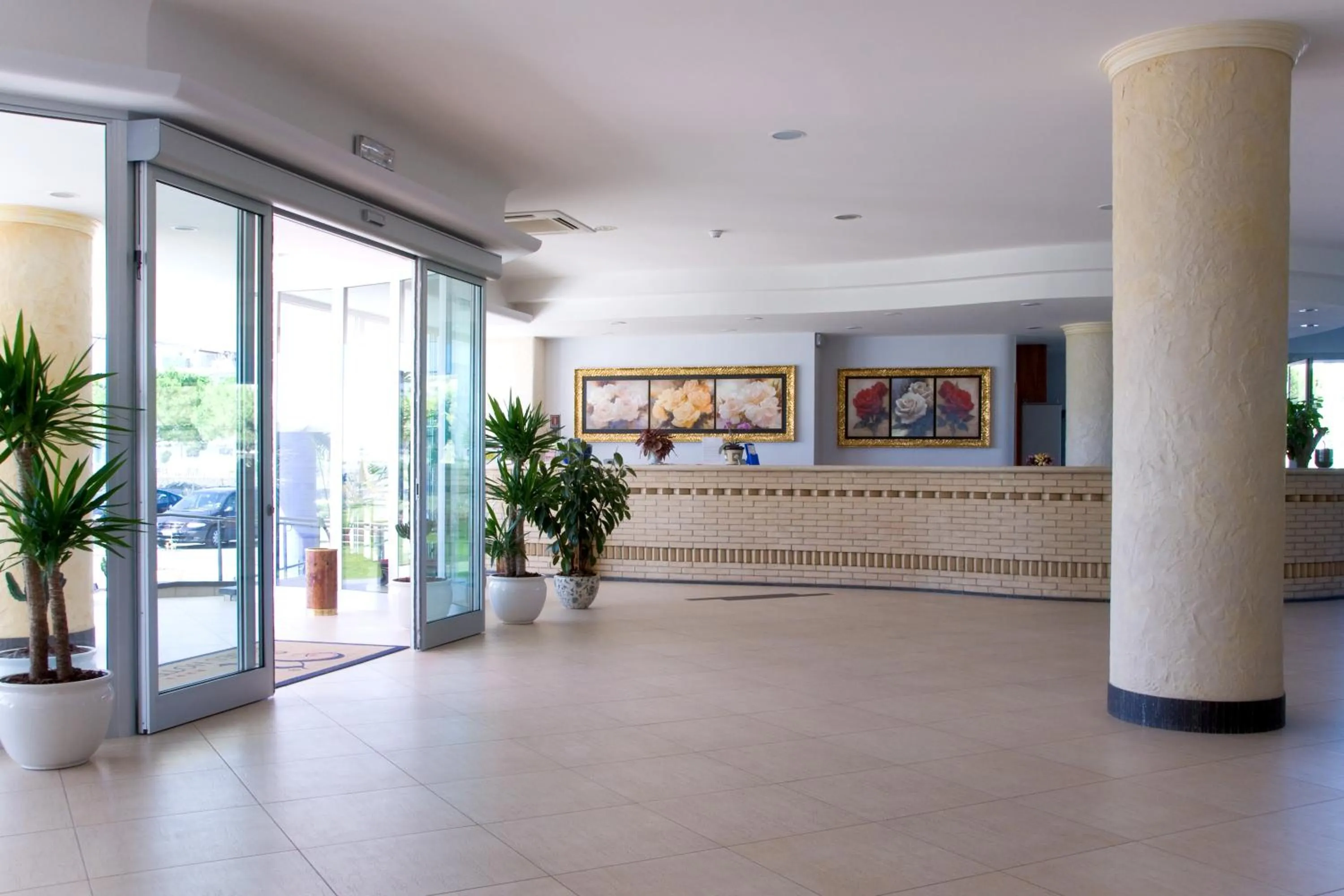 Lobby or reception in Roses Hotel