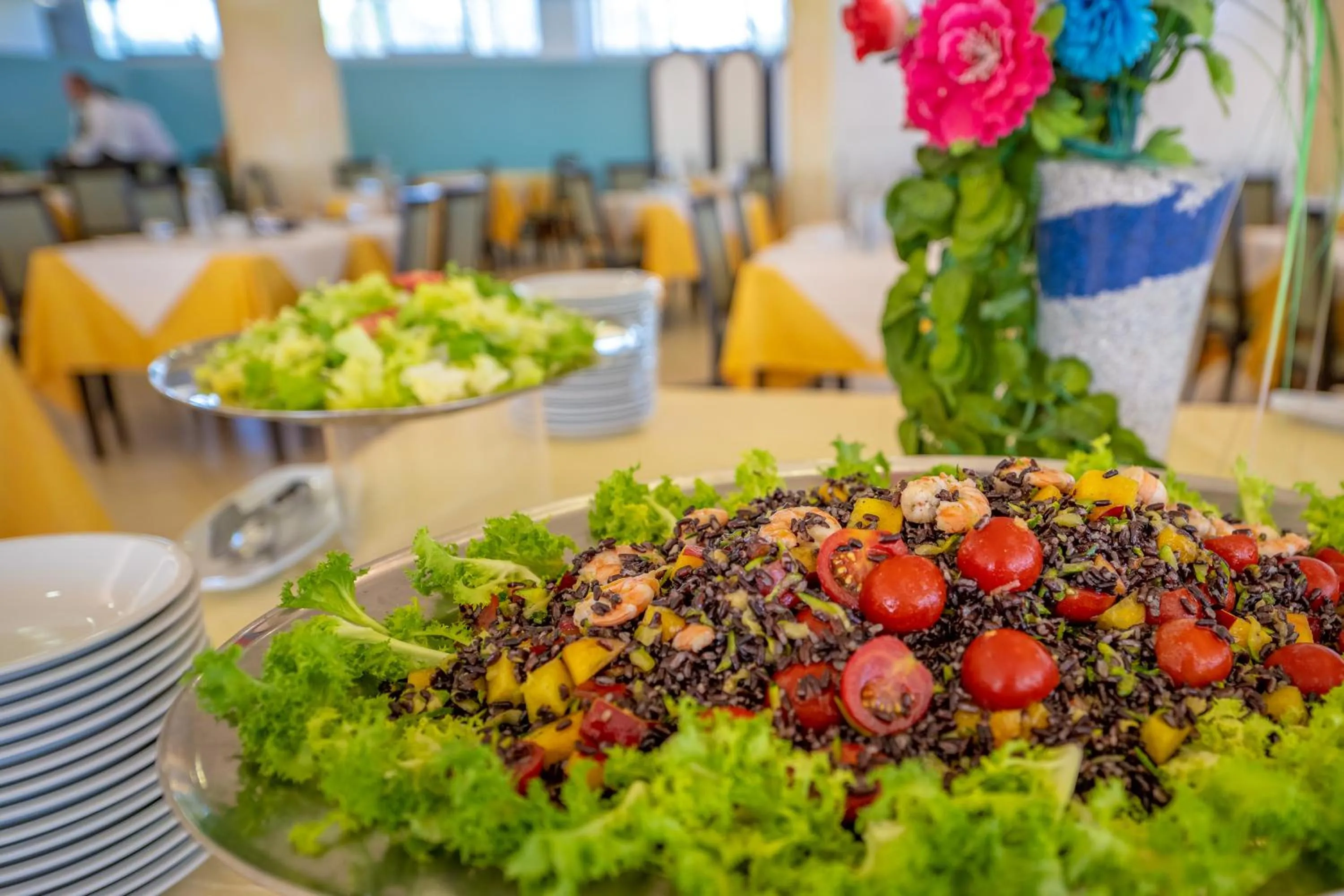 Food and drinks in Roses Hotel