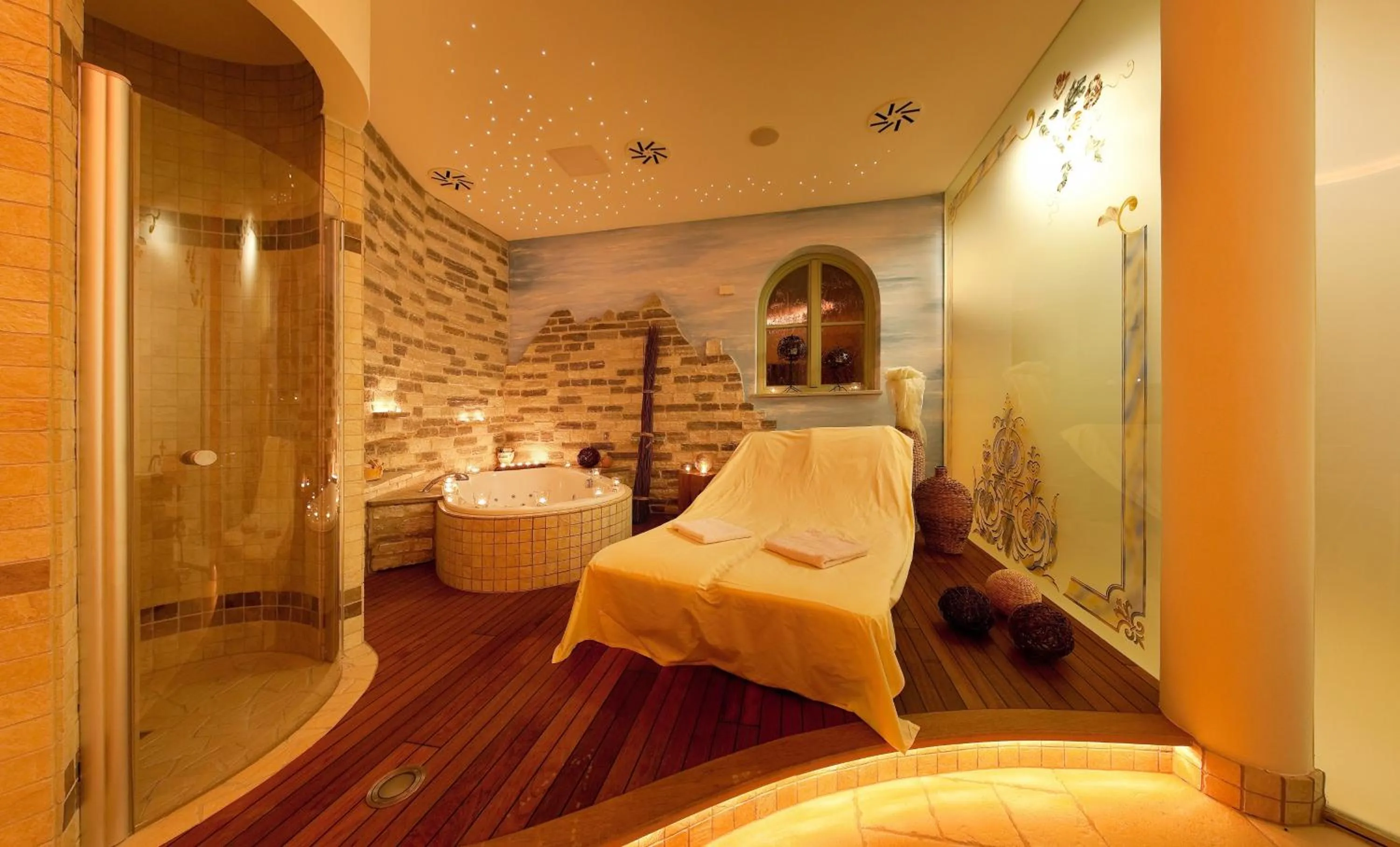 Hot Tub in Hotel Schörhof