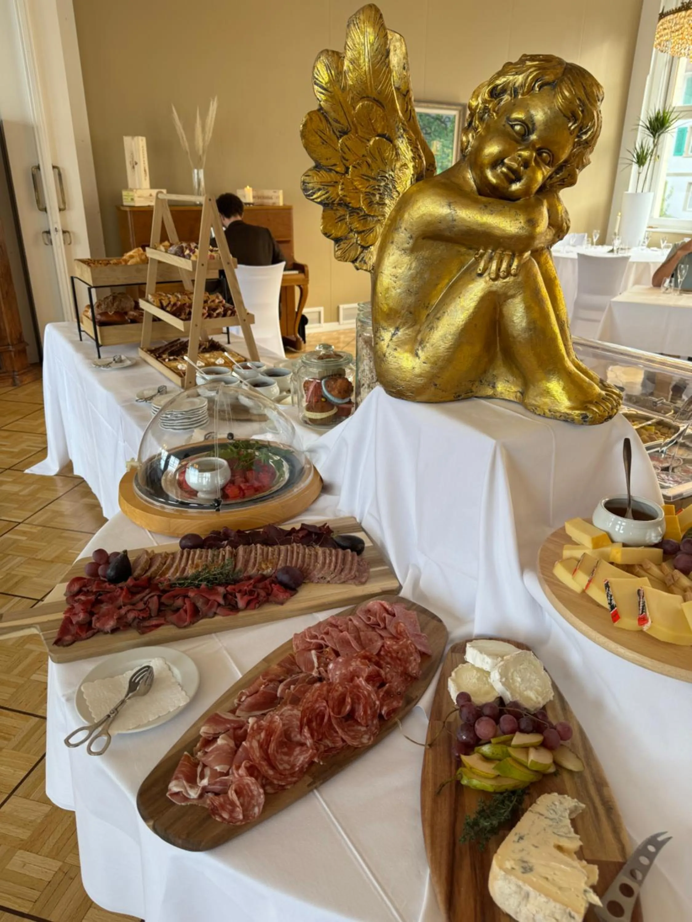 Breakfast in Hotel Schiff am See