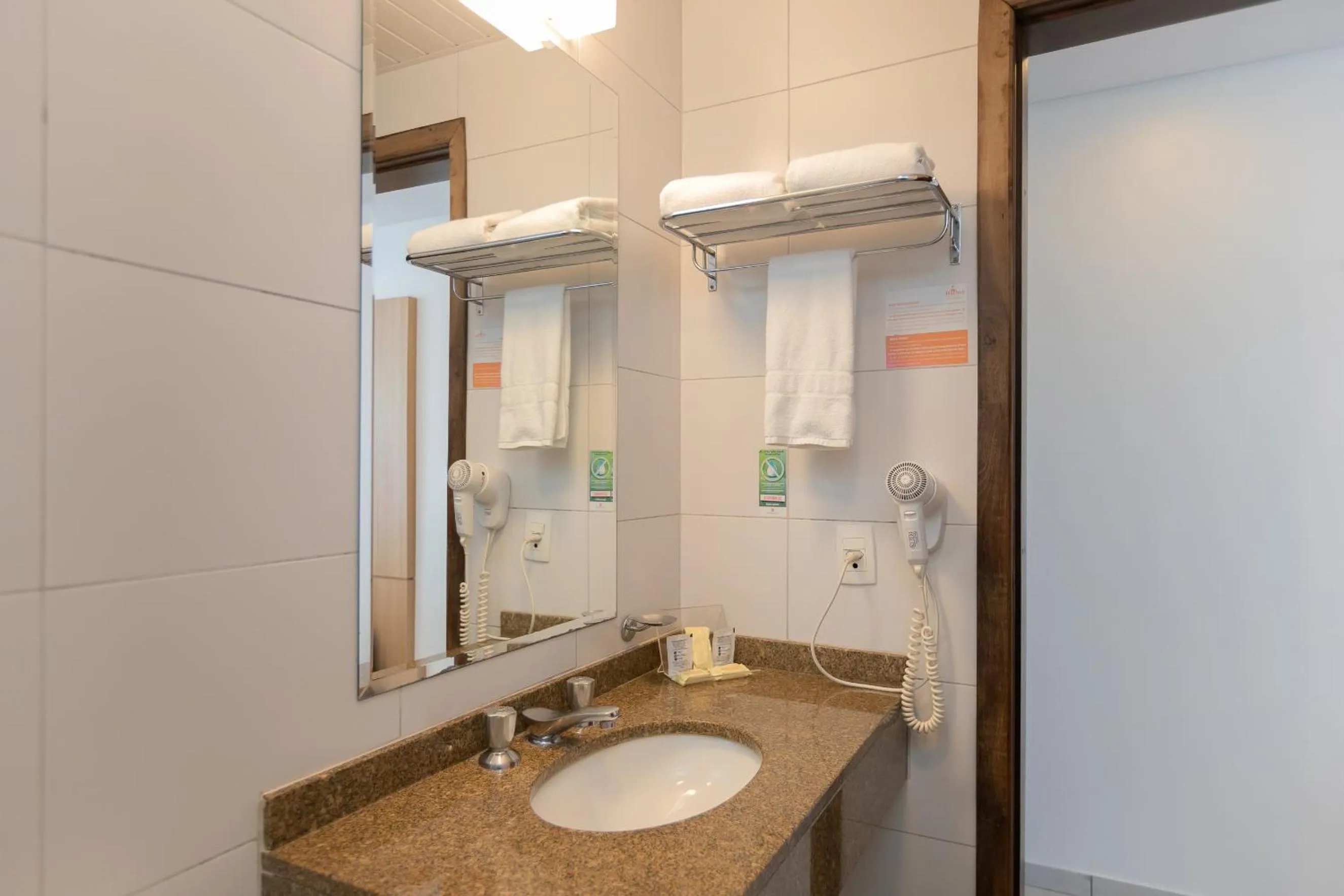 Bathroom in Saint Emilion by Atlantica