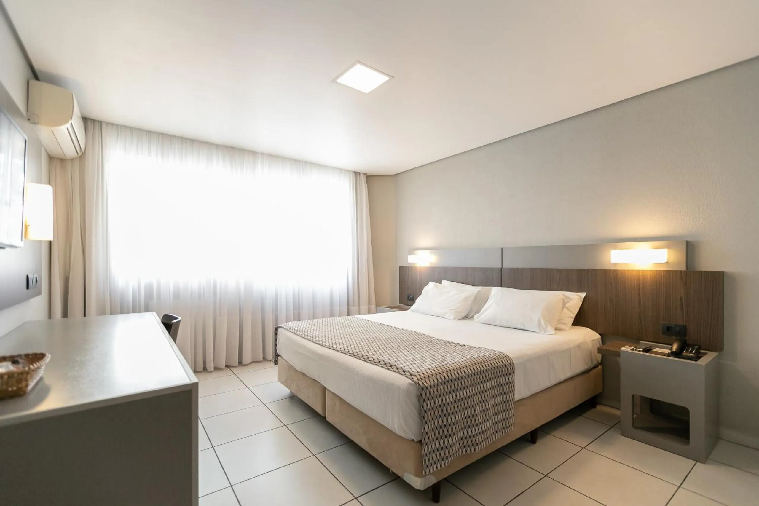 Bed in Saint Emilion by Atlantica