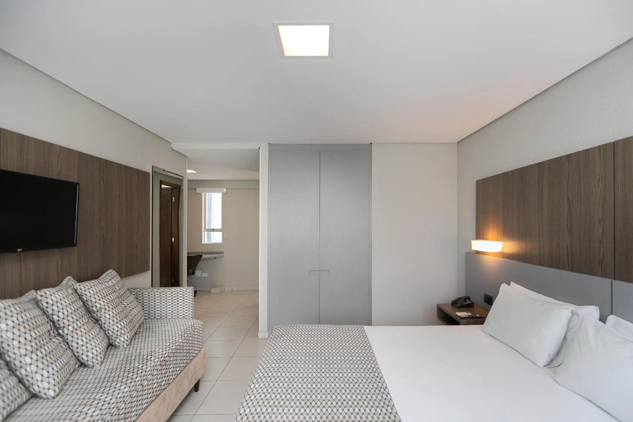 Photo of the whole room, Bed in Saint Emilion by Atlantica