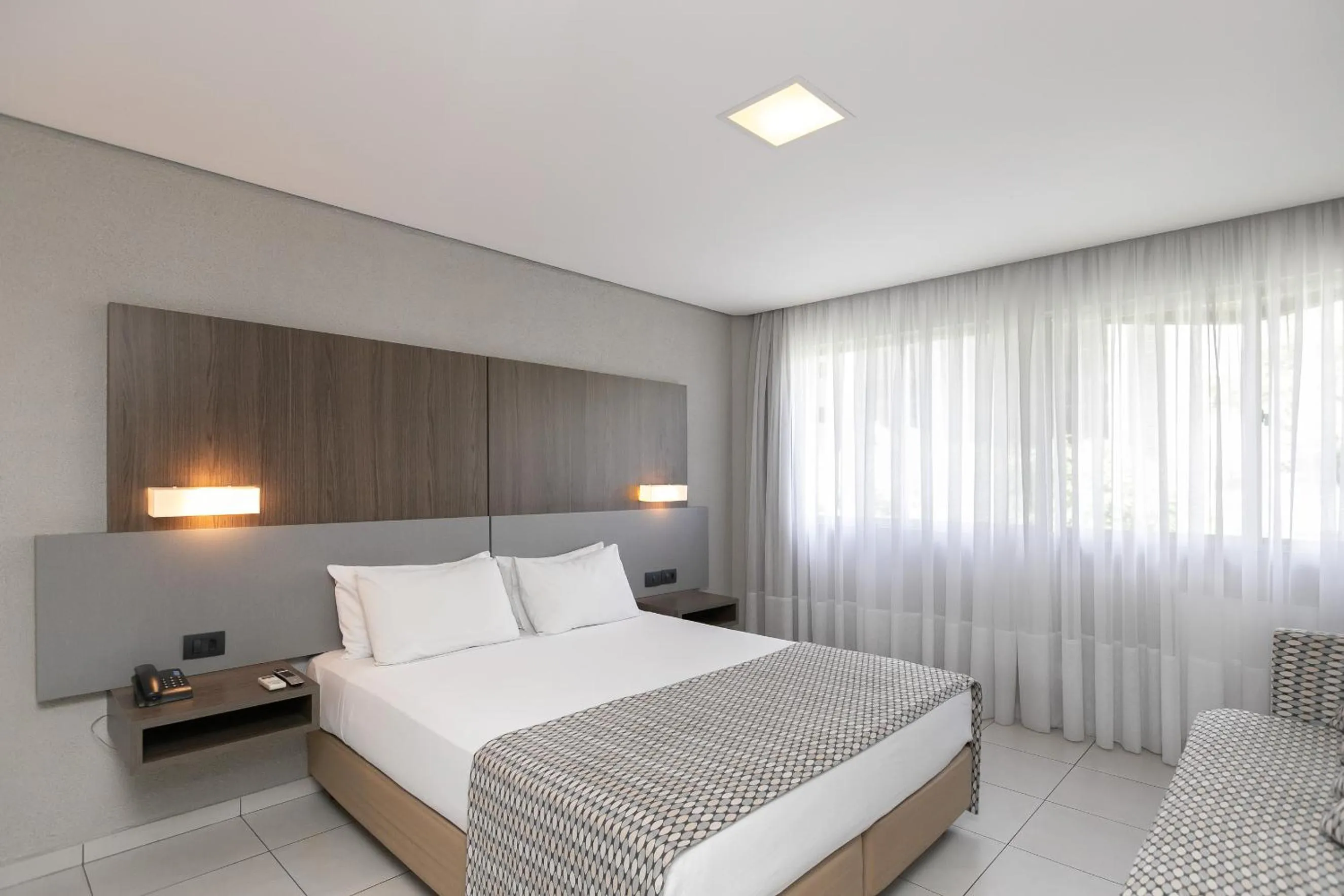 Bed in Saint Emilion by Atlantica