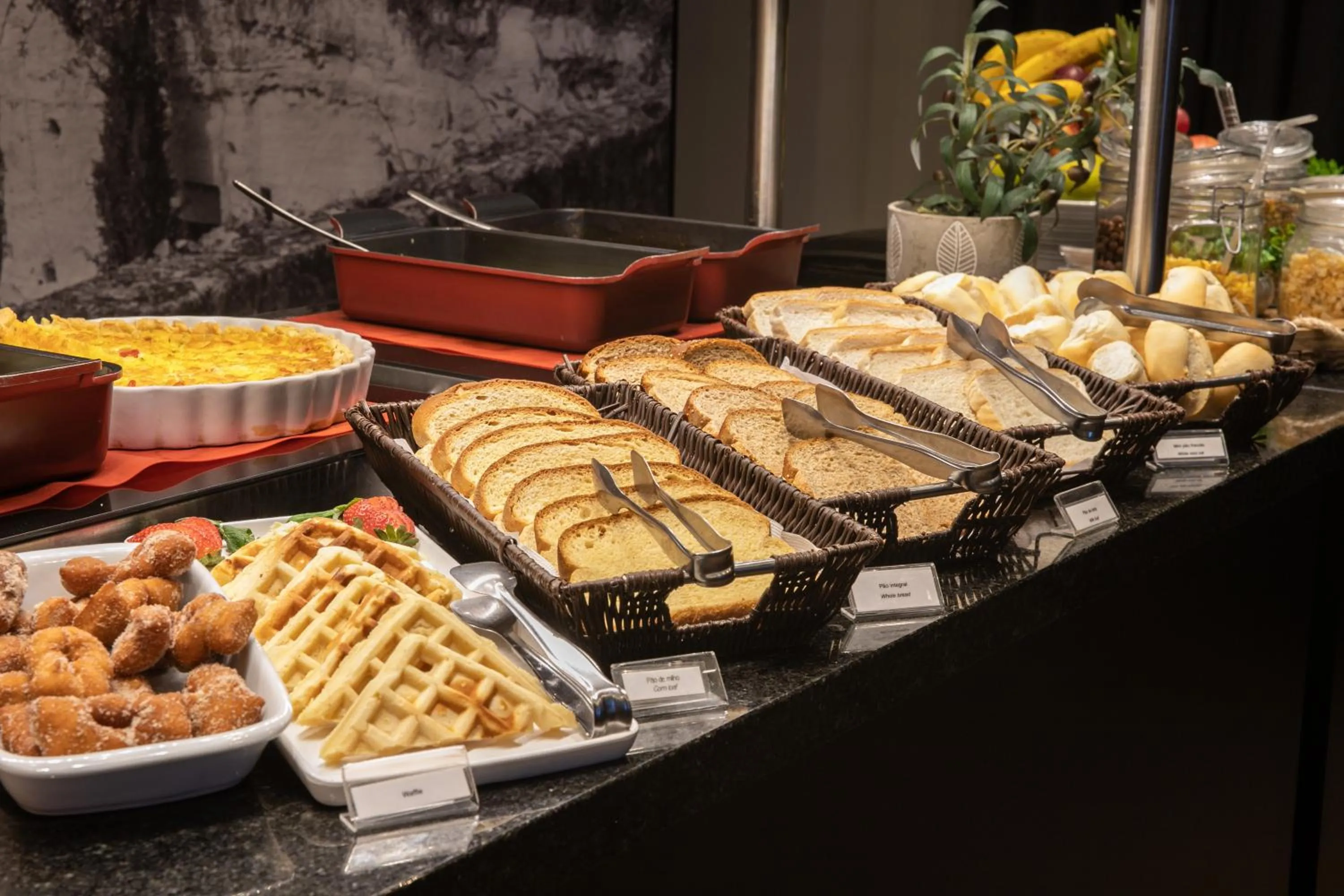 Breakfast in Saint Emilion by Atlantica